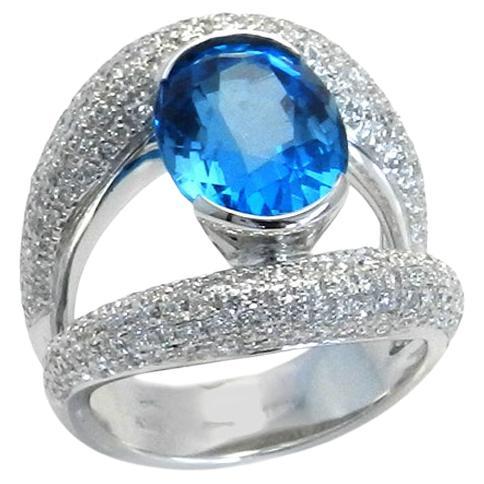 18 Karat White Gold Pavè Diamonds and Blue Topaz Garavelli Ring