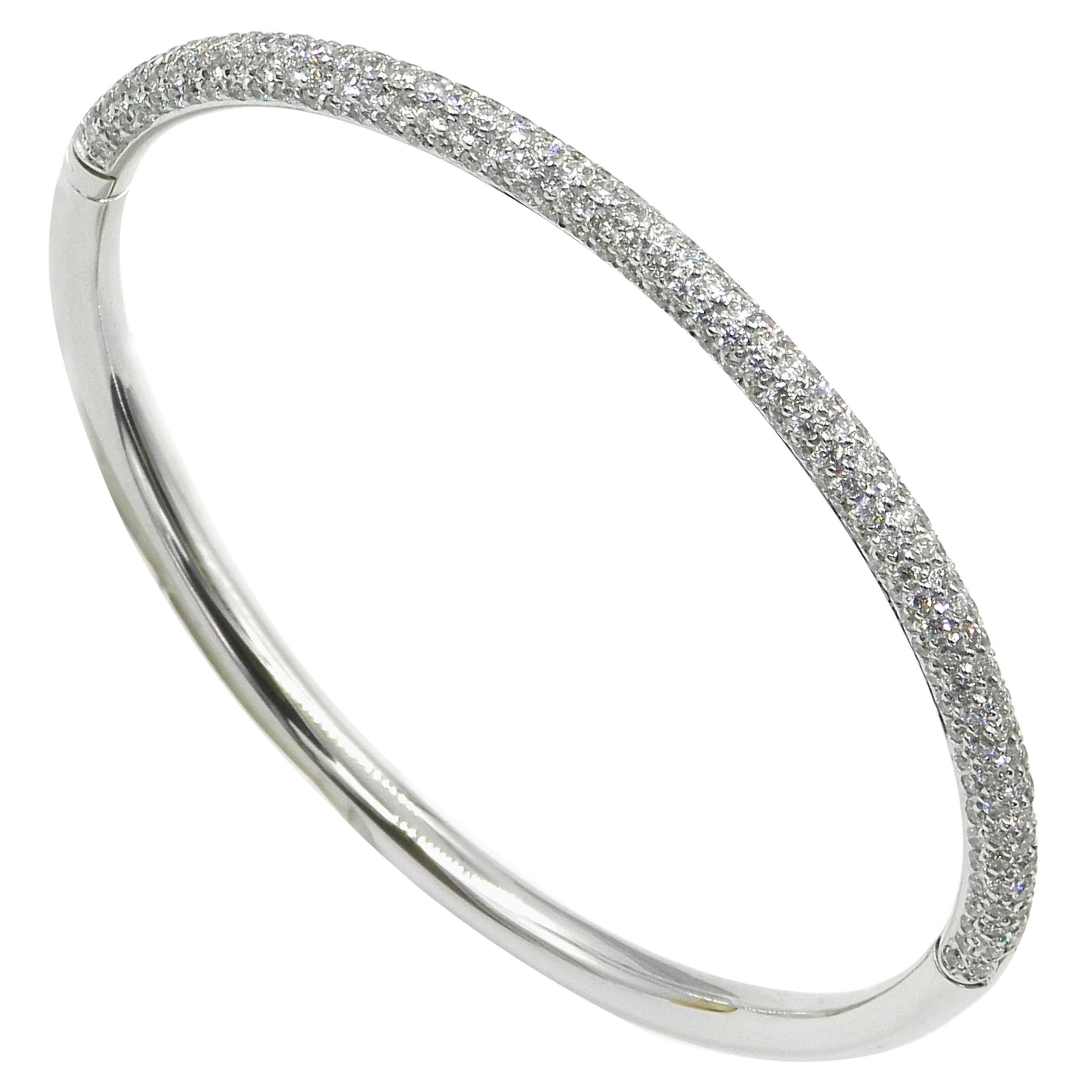 Bracelet jonc Garavelli en or blanc 18 carats avec diamants pavés