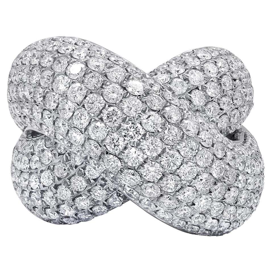 18 Karat White Gold Pave Diamond Flower Ring For Sale at 1stDibs