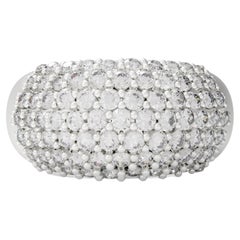 Anello in oro bianco diciotto carati con pavé di diamanti da due carati