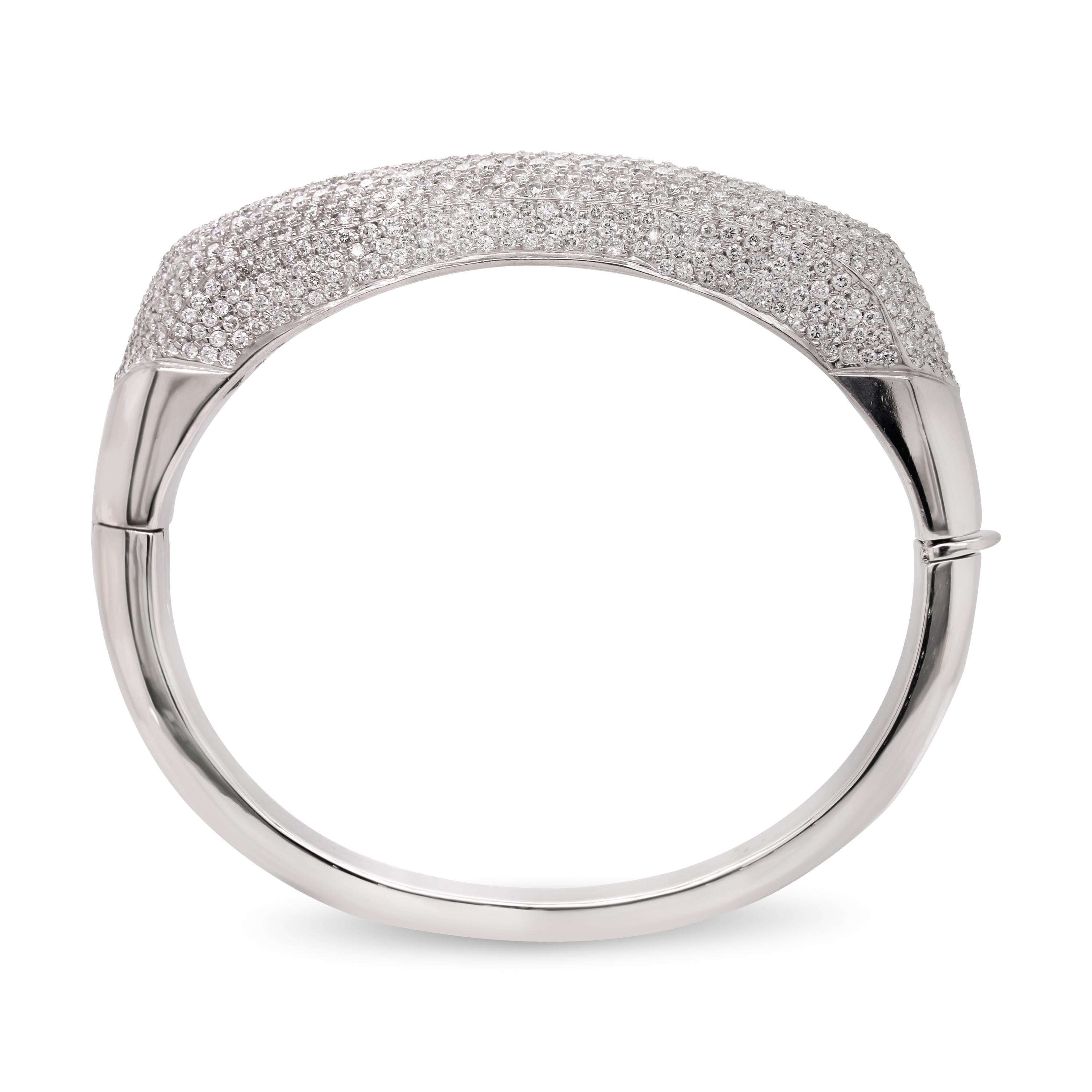18 Karat White Gold Pavé Set Diamonds Square Top Wide Bangle Bracelet

Bangle has a straight, square top in which the diamonds are set with the rest of the bangle being a high-polished, shiny finishing. 

Apprx. 6 carat, G color,  VS-SI clarity