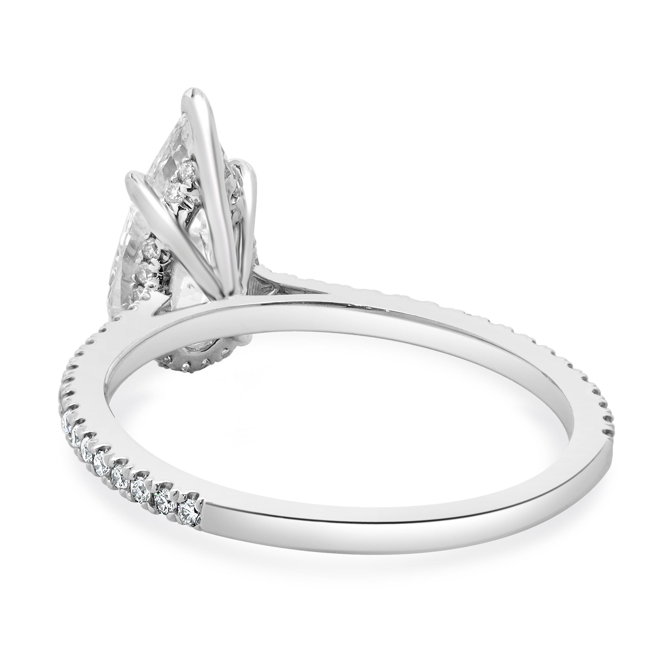 Taglio a goccia Anello di fidanzamento con diamante taglio pera in oro bianco 18 carati in vendita