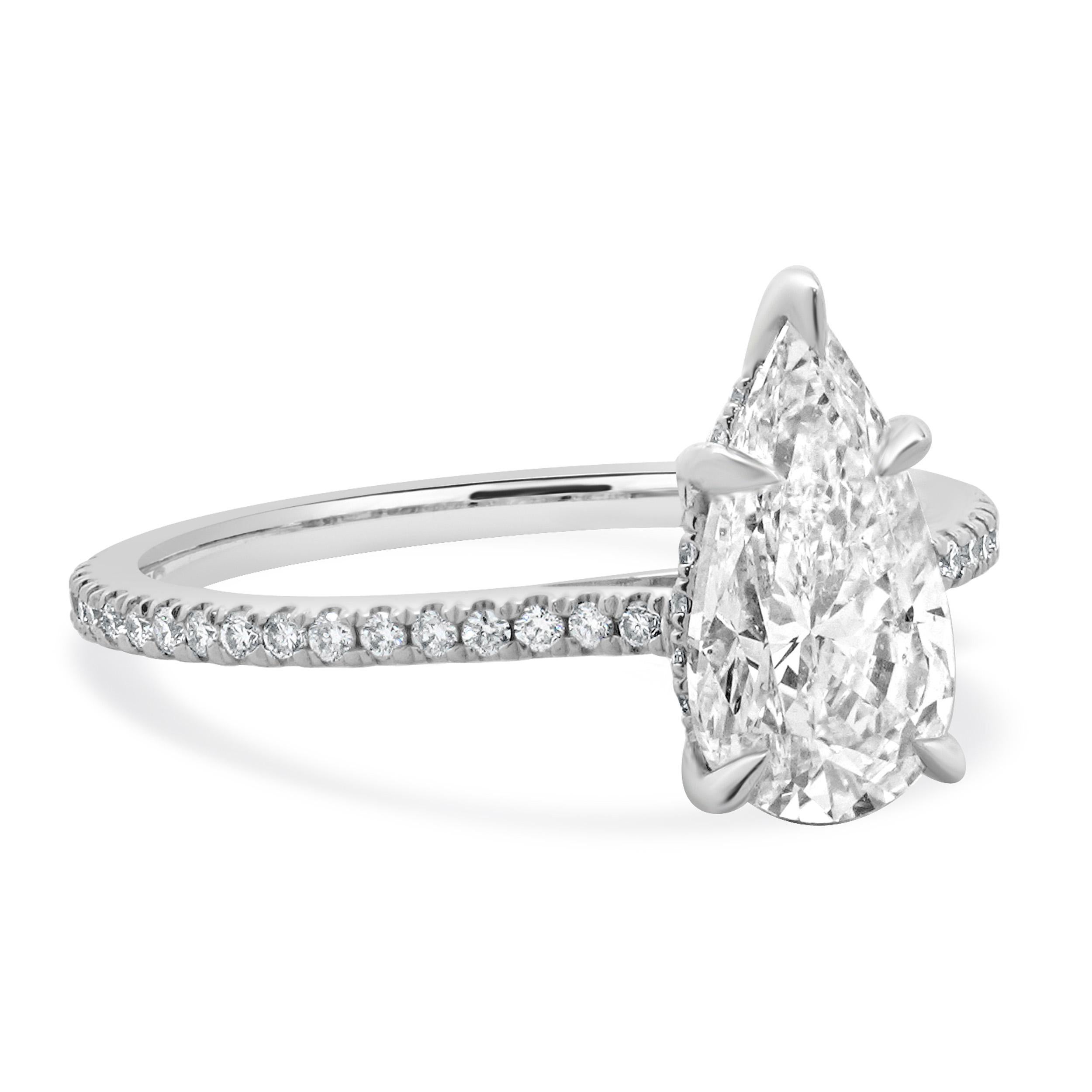 Anello di fidanzamento con diamante taglio pera in oro bianco 18 carati In condizioni ottime in vendita a Scottsdale, AZ