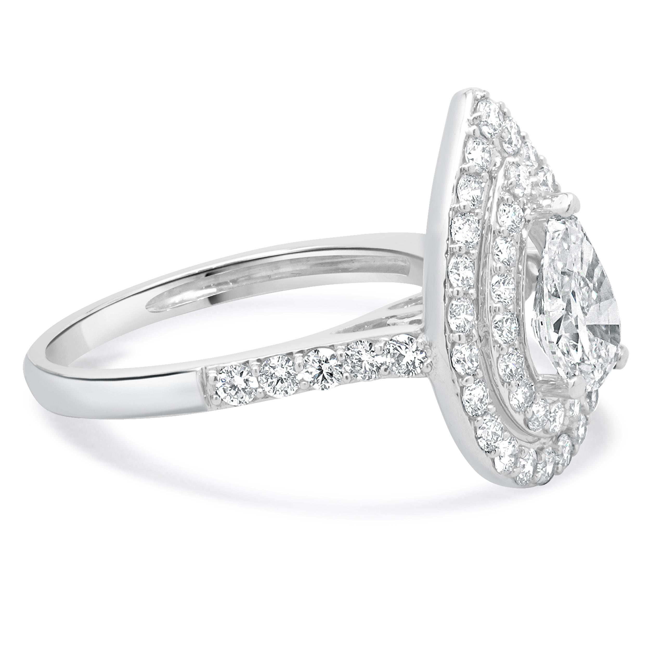 Anillo de compromiso de diamantes talla pera en oro blanco de 18 quilates en Excelente estado para la venta en Scottsdale, AZ
