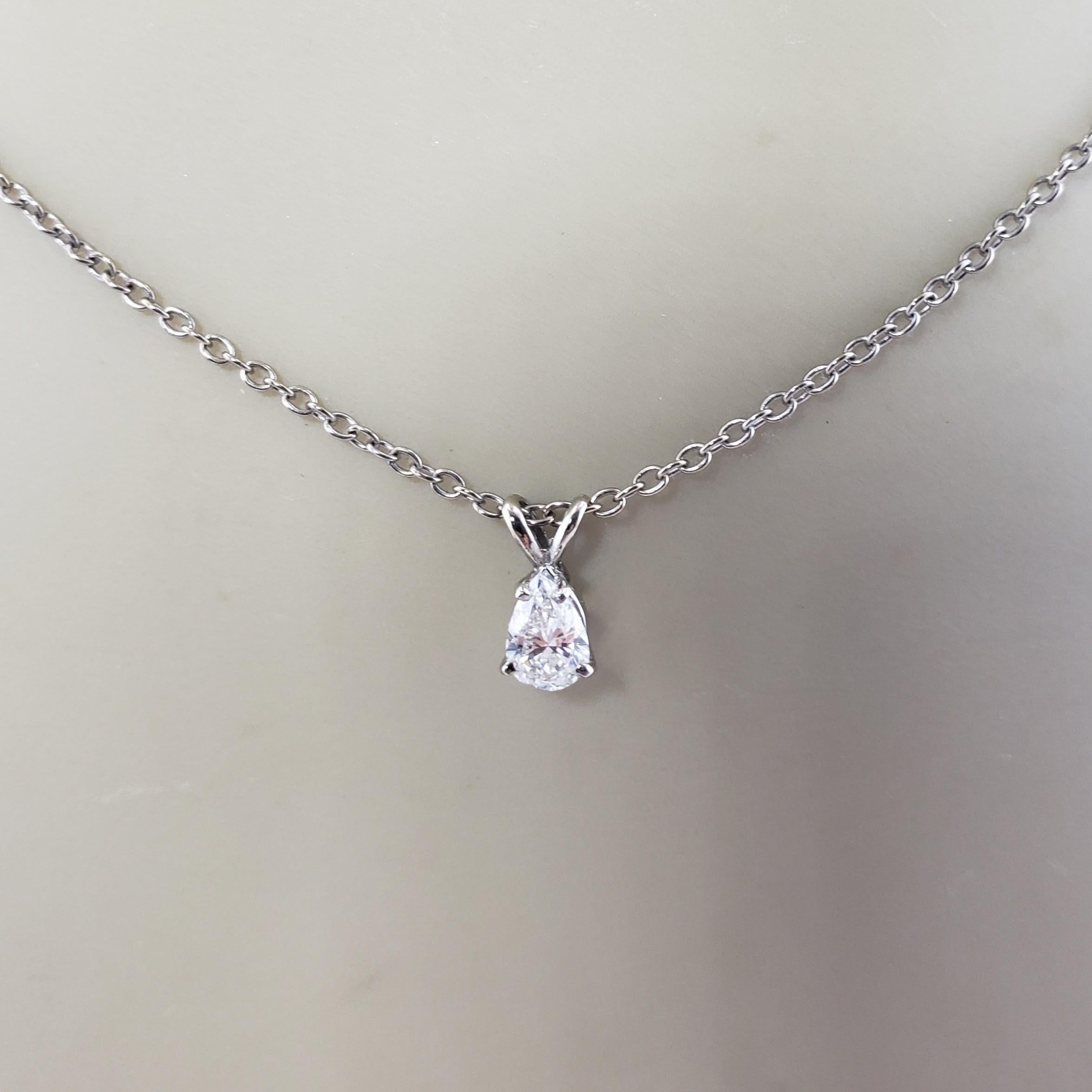  18 Karat Weißgold Birnen-Diamant-Anhänger-Halskette, GIA zertifiziert im Zustand „Gut“ im Angebot in Washington Depot, CT