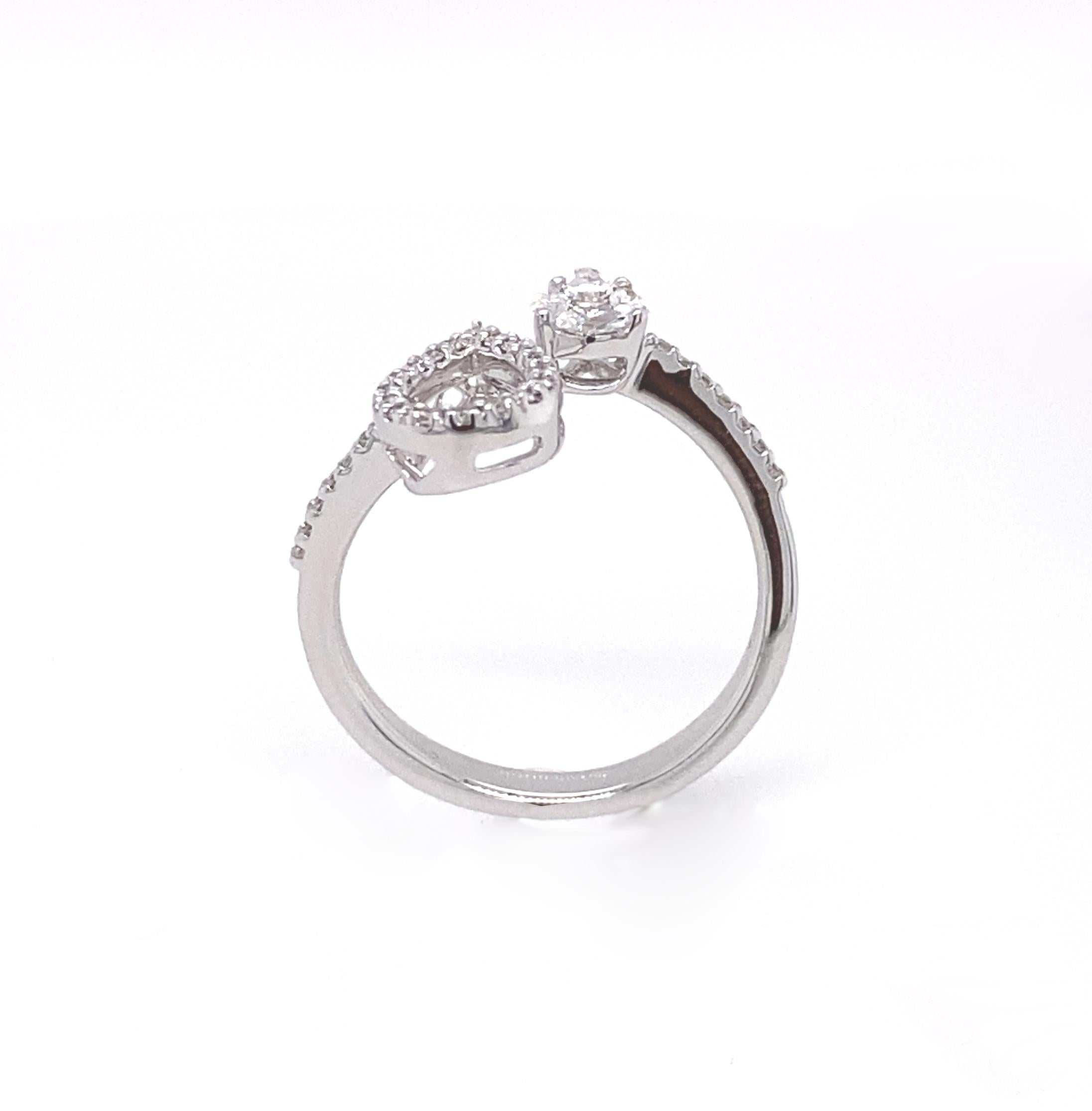 18 Karat White Gold Pear Illusion Diamond Cocktail Ring In New Condition For Sale In Bangkok, TH