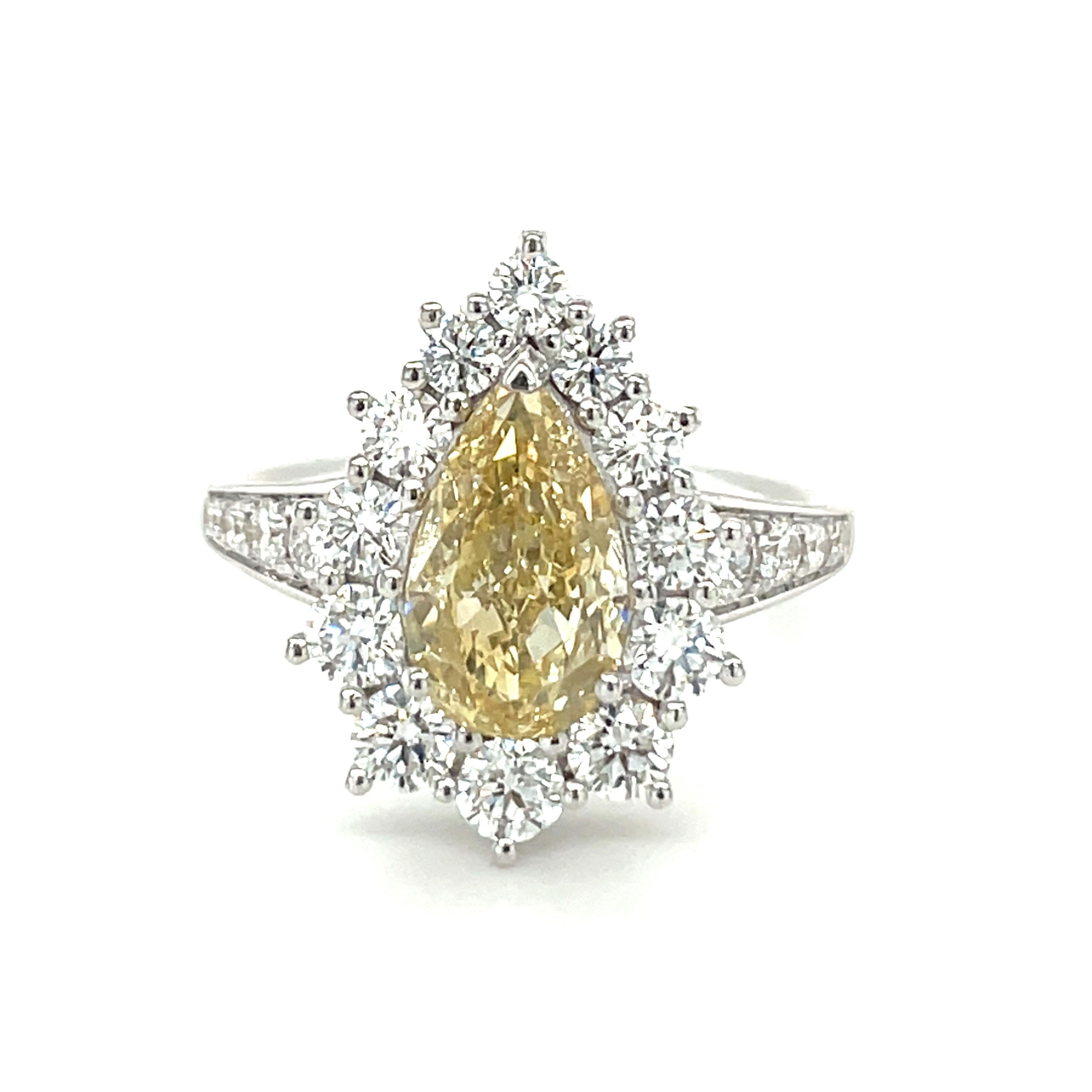 18 Karat Weißgold Birnenförmiger quadratischer Smaragd-Gelb-Diamant-Set im Angebot 5