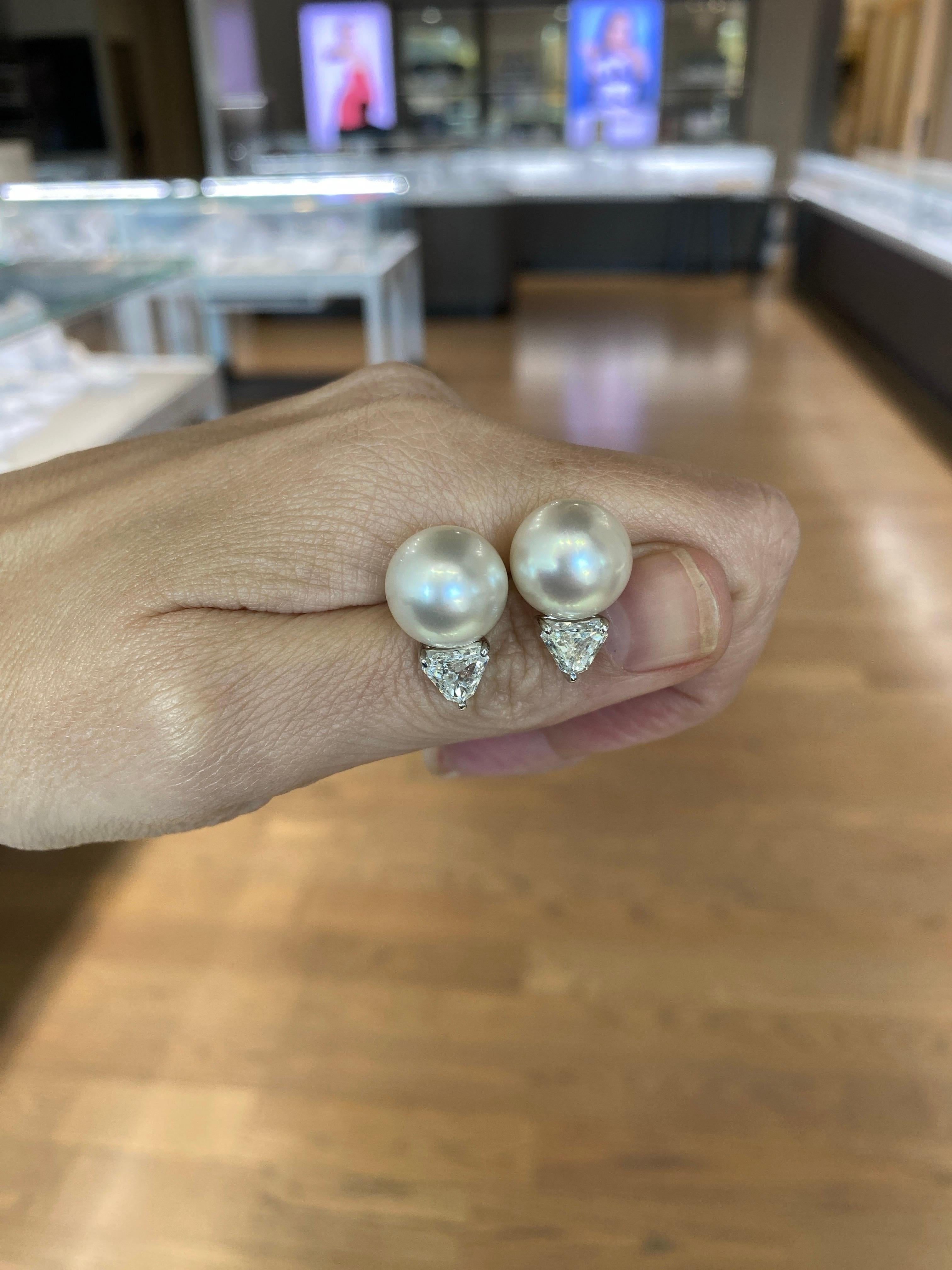 18 Karat White Gold Pearl & 1.00 Carat Total Weight Shield Cut Diamond Earrings In New Condition For Sale In Houston, TX