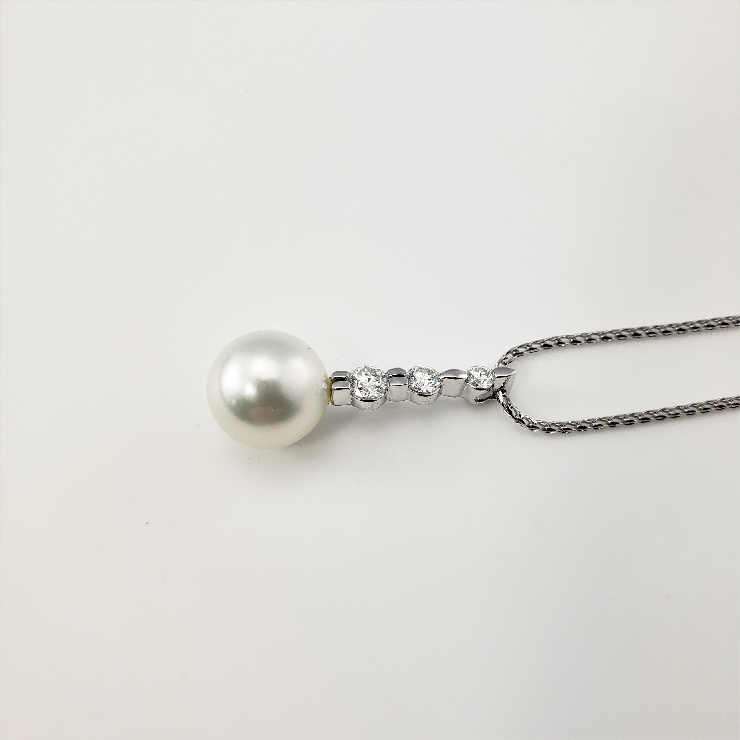 Brilliant Cut 18 Karat White Gold Pearl and Diamond Pendant Necklace For Sale