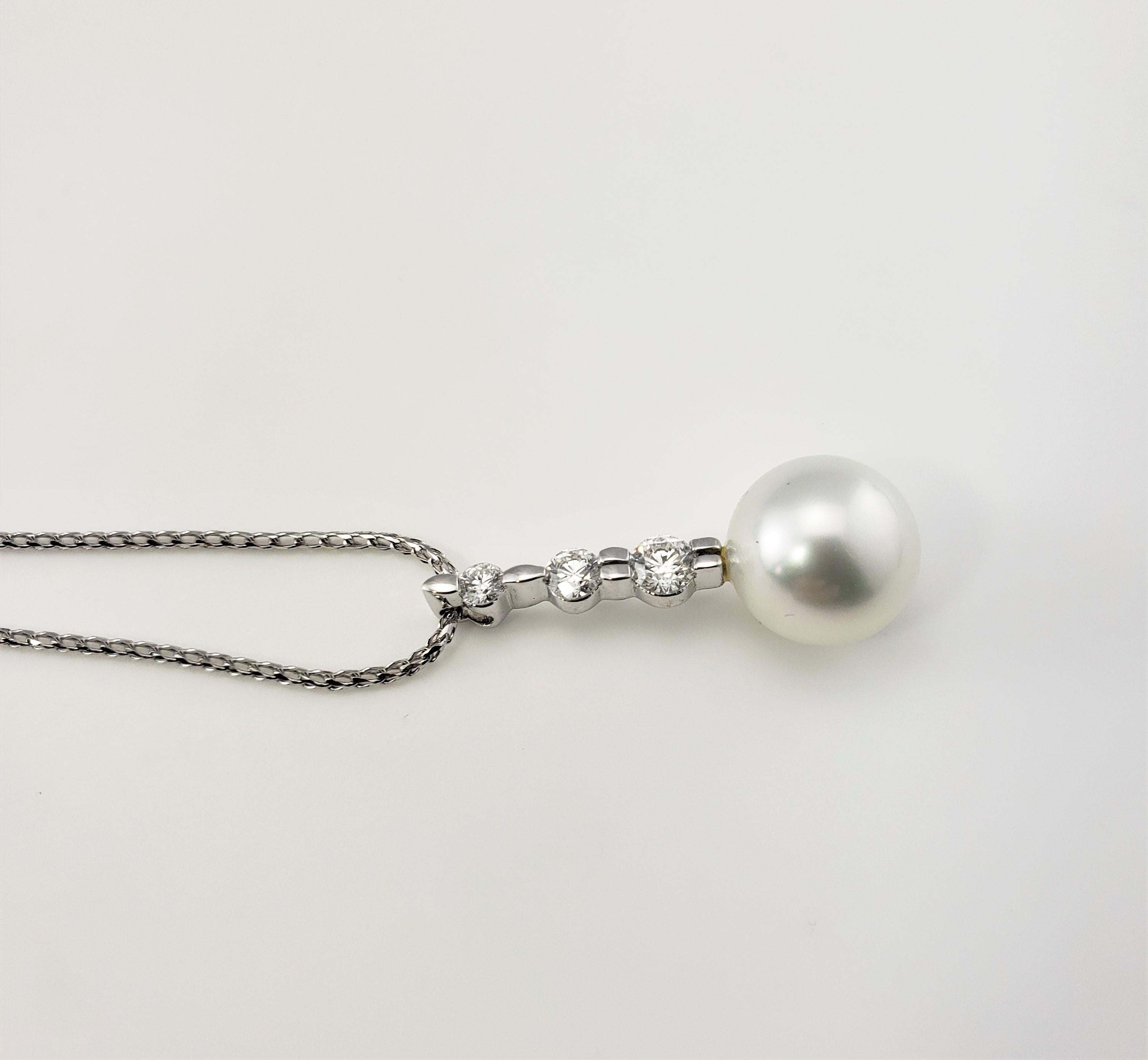 18 Karat White Gold Pearl and Diamond Pendant Necklace In Good Condition For Sale In Washington Depot, CT