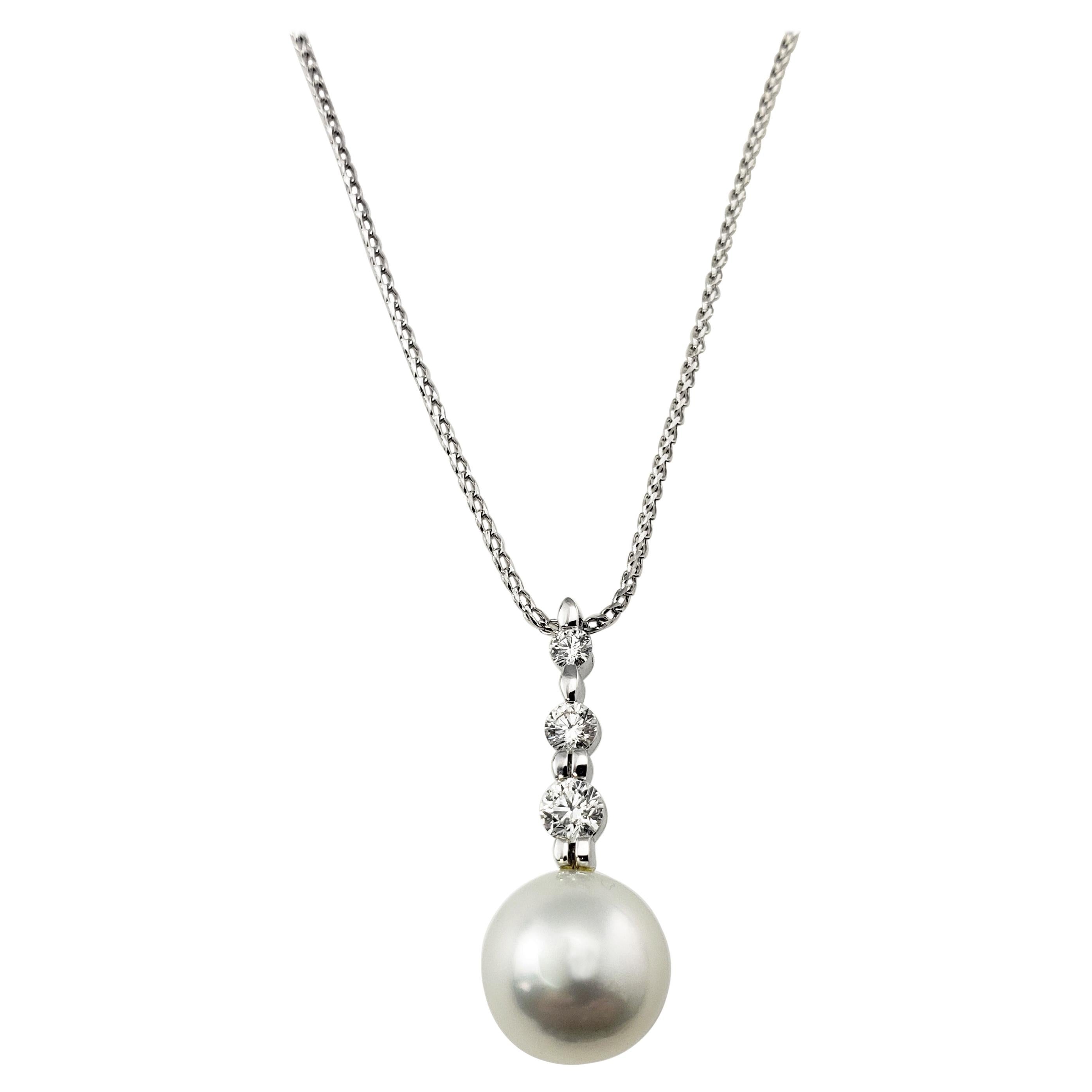 18 Karat White Gold Pearl and Diamond Pendant Necklace For Sale