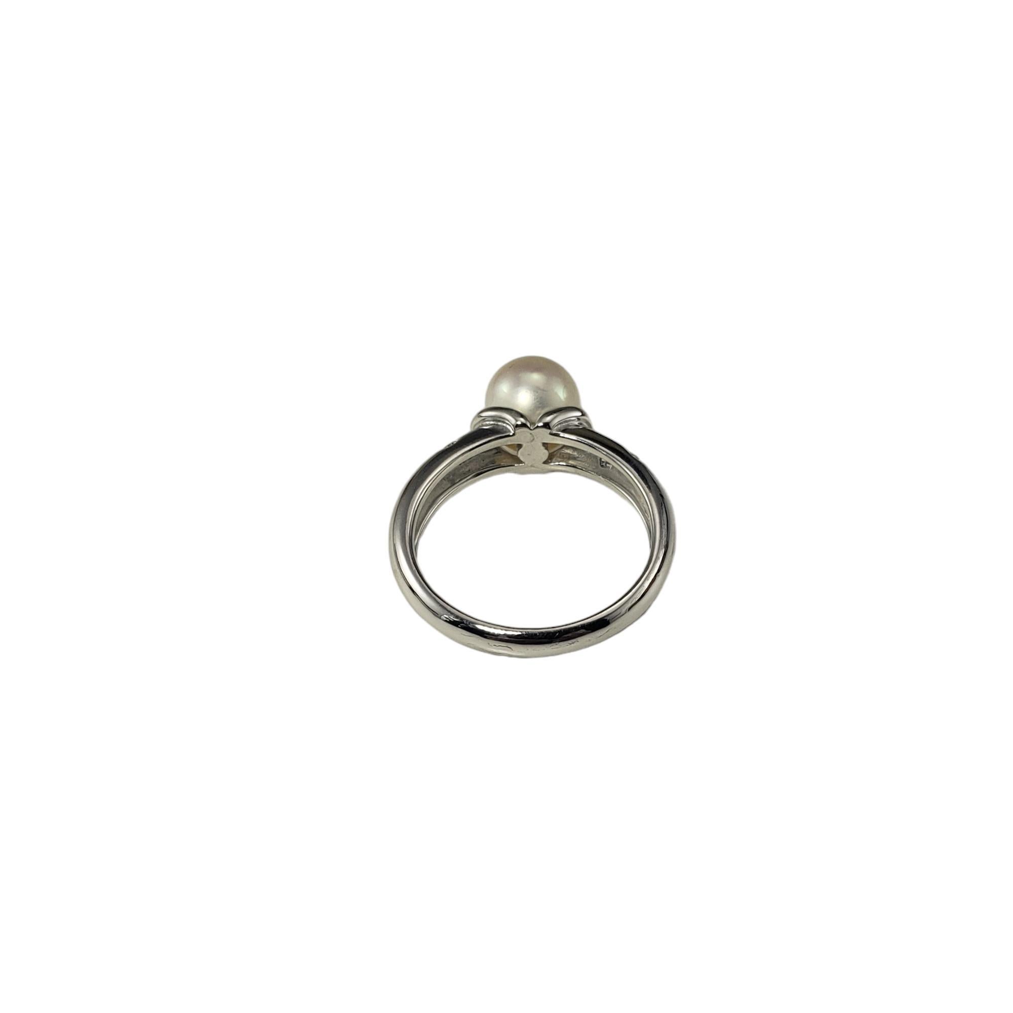 18 Karat White Gold Pearl and Diamond Ring Size 7 #17580 In Good Condition For Sale In Washington Depot, CT