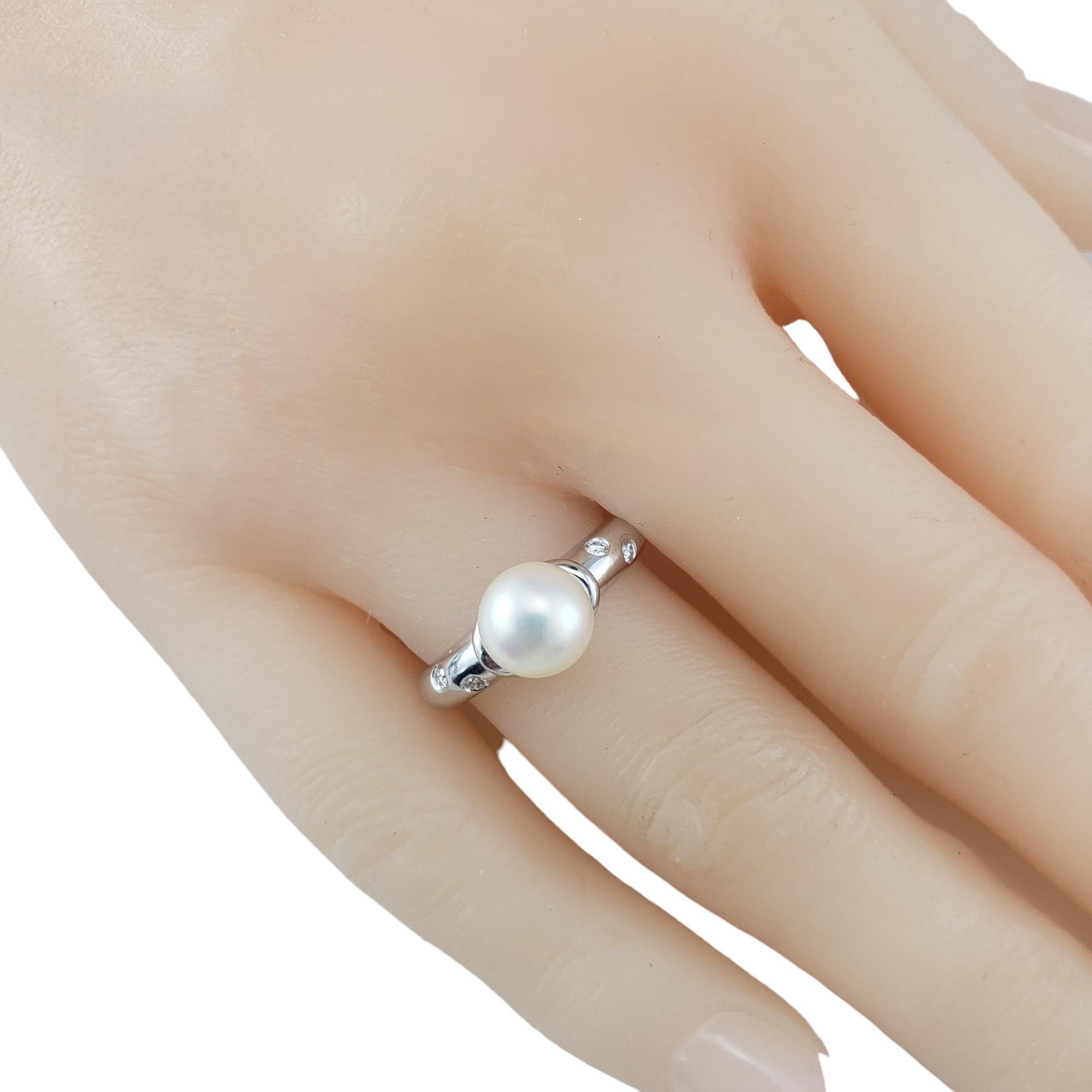 18 Karat White Gold Pearl and Diamond Ring Size 7 #17580 For Sale 2