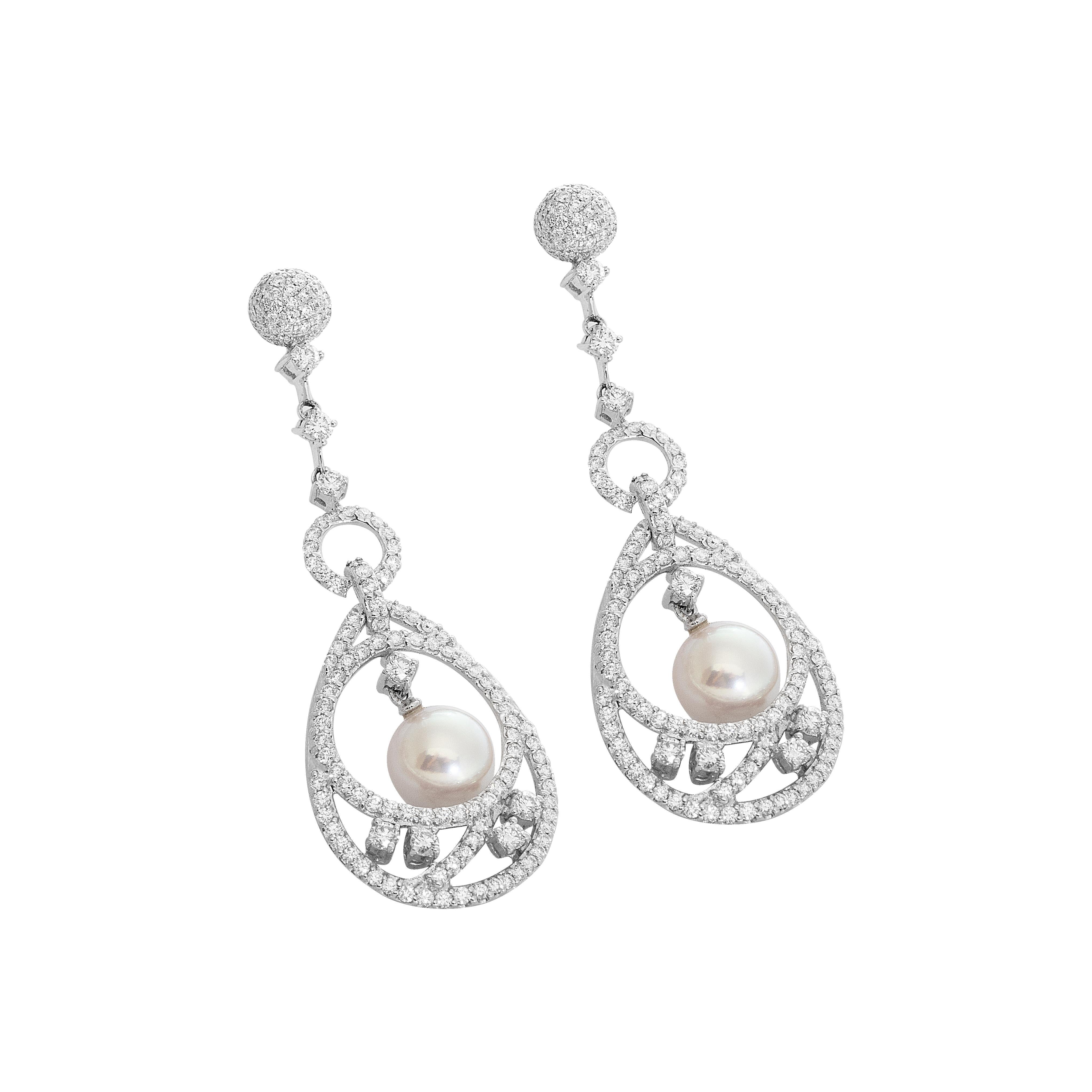 18 Karat White Gold Pearl Diamond Earrings

Light weight, and beautifully designed these gorgeous cocktail earrings set in 18 Karat white gold studded with white diamonds and lustrous pearls effortlessly dangling, are perfect for evening wear.

18