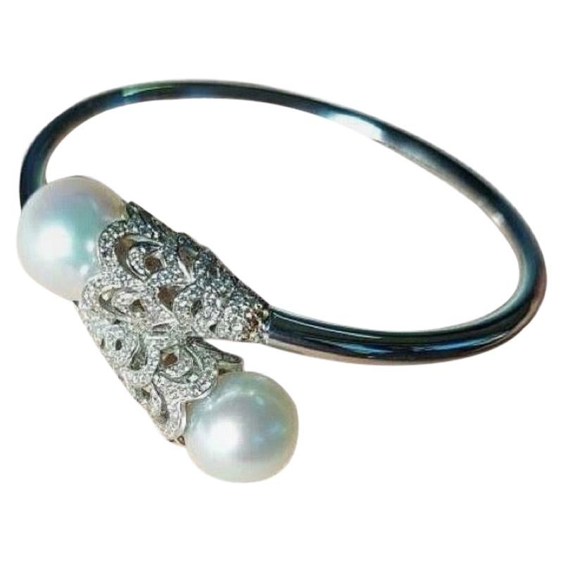 18 Karat White Gold Pearls and Diamonds Bracelet For Sale
