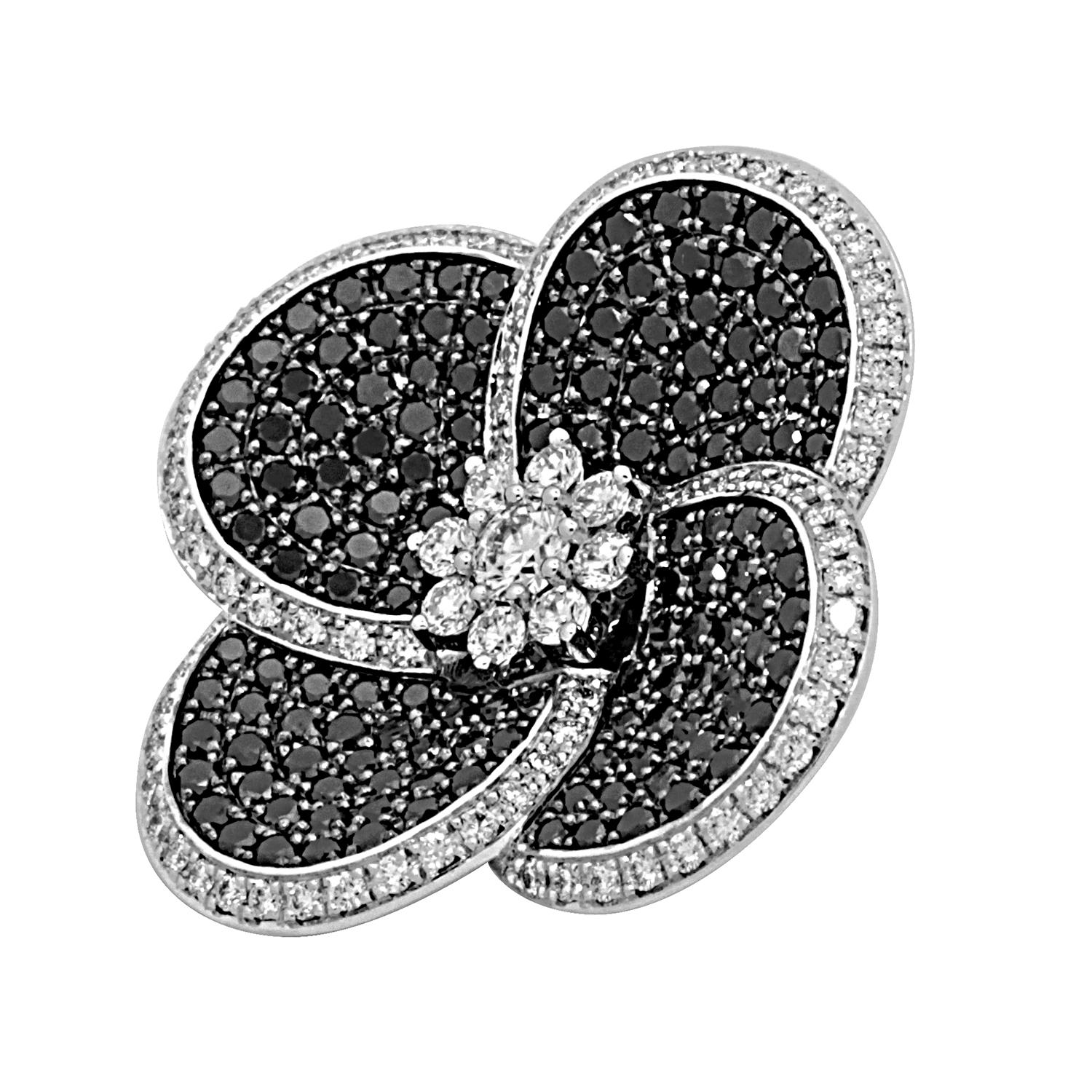 Round Cut 18 Karat White Gold Pendant Necklace with Brilliant Cut White and Black Diamonds For Sale