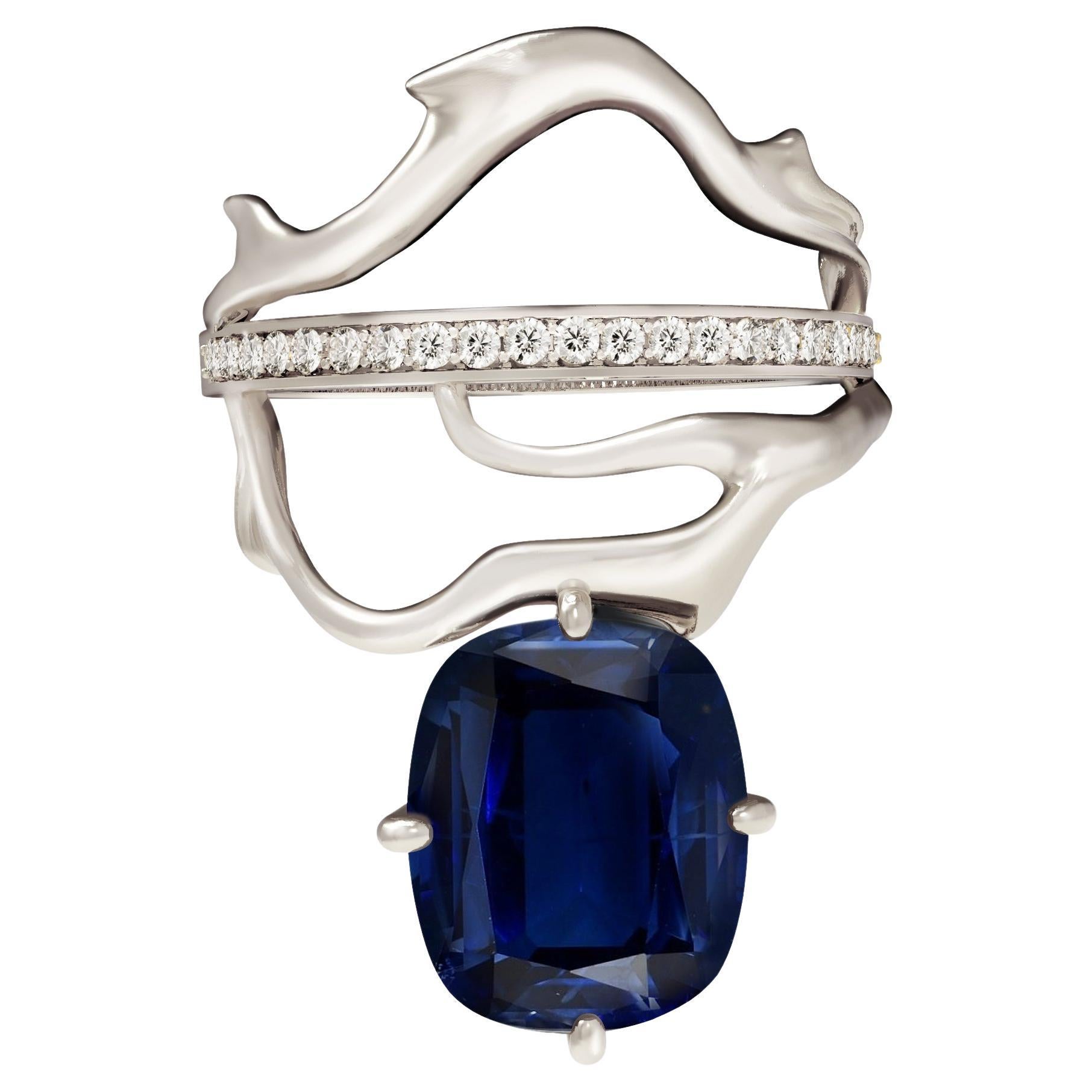 18 Karat White Gold Pendant Necklace with Dark Blue Sapphire and Diamonds