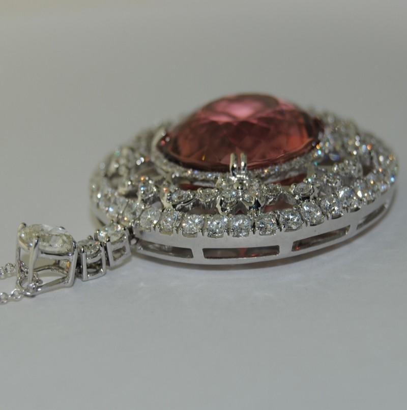 Contemporary 18 Karat White Gold Pendant with Tourmaline and Diamonds For Sale