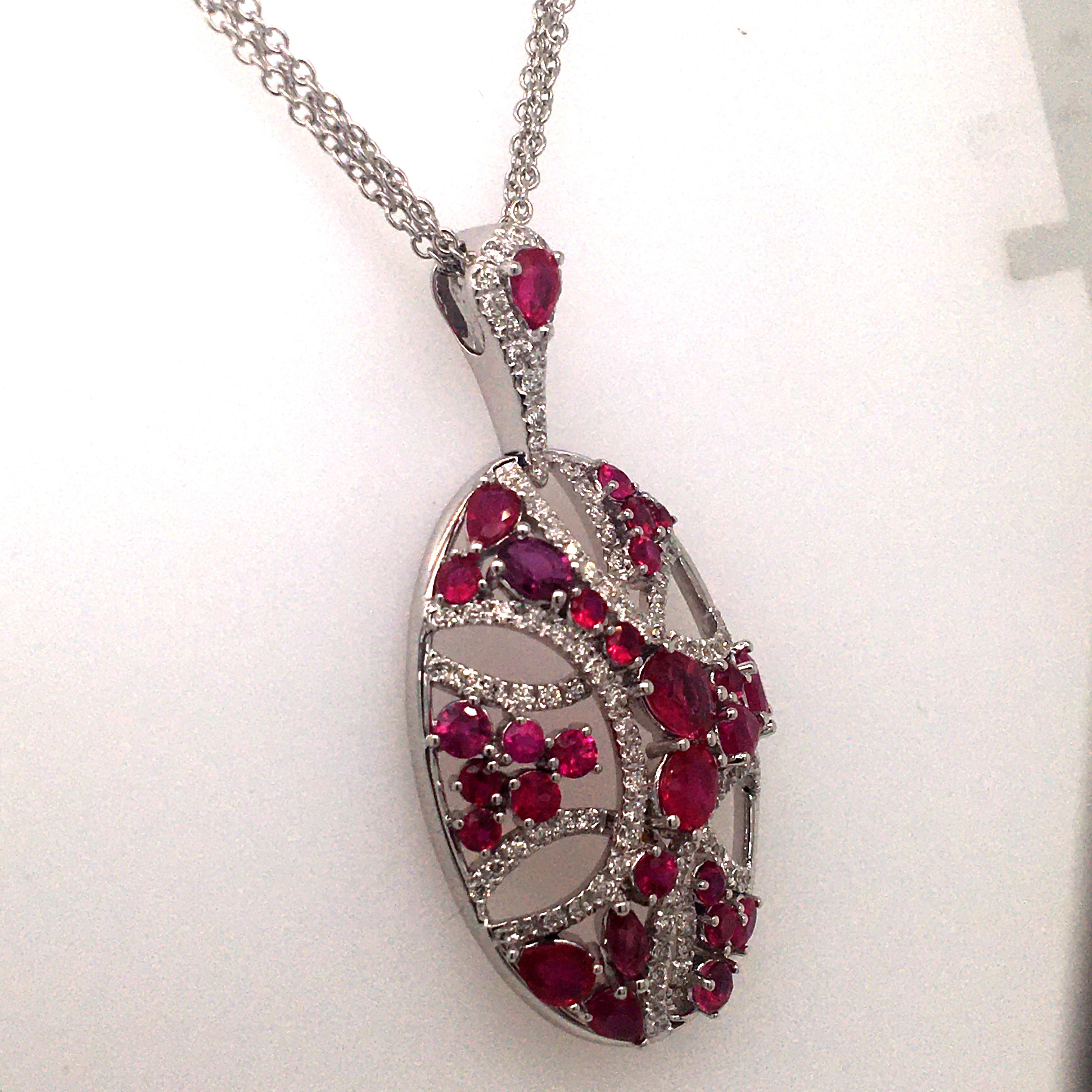 Round Cut 18 Karat White Gold Pendent Set with Diamonds and Ruby Made in Italy