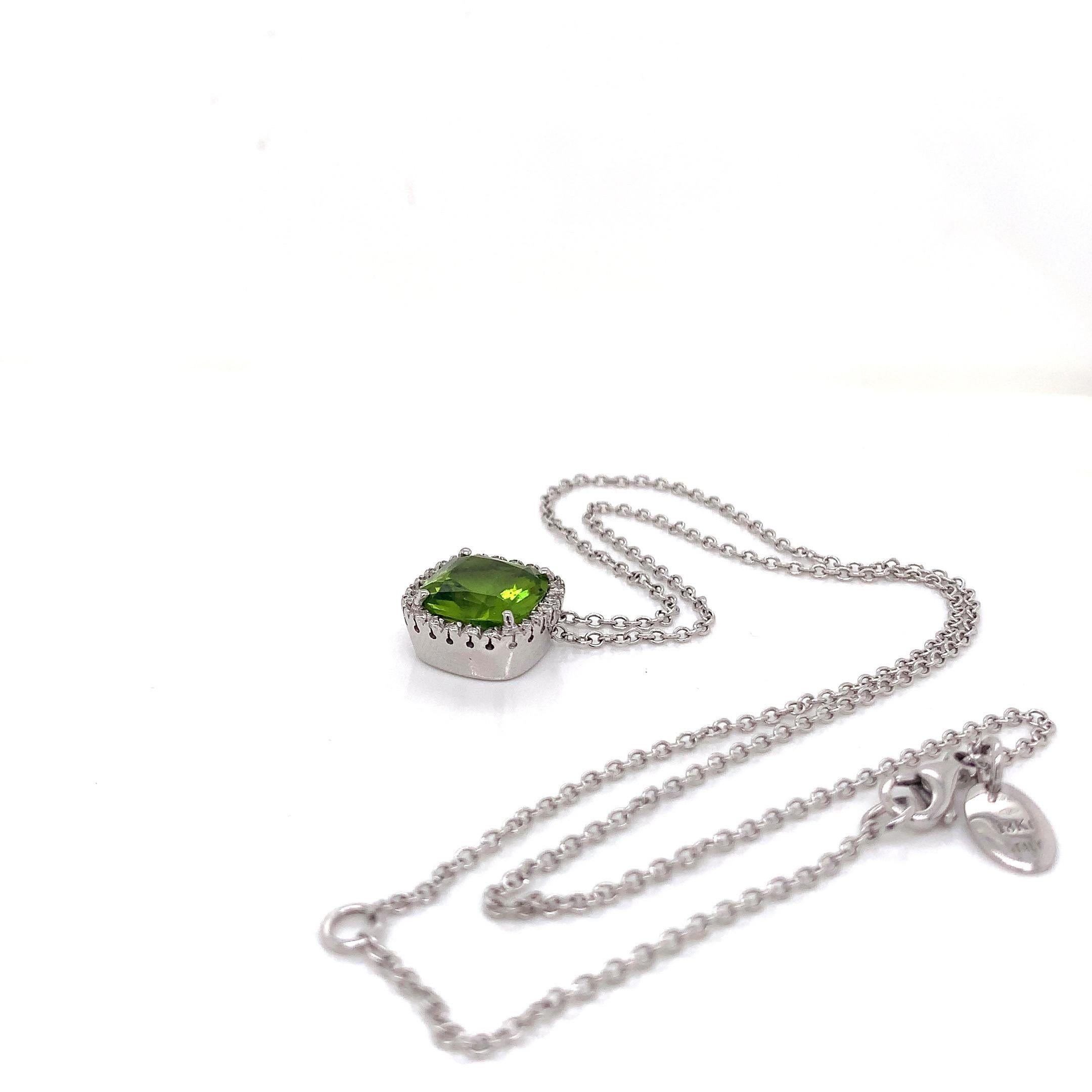 Contemporary 18 Karat White Gold Peridot and Diamond Garavelli Pendant with Necklace For Sale