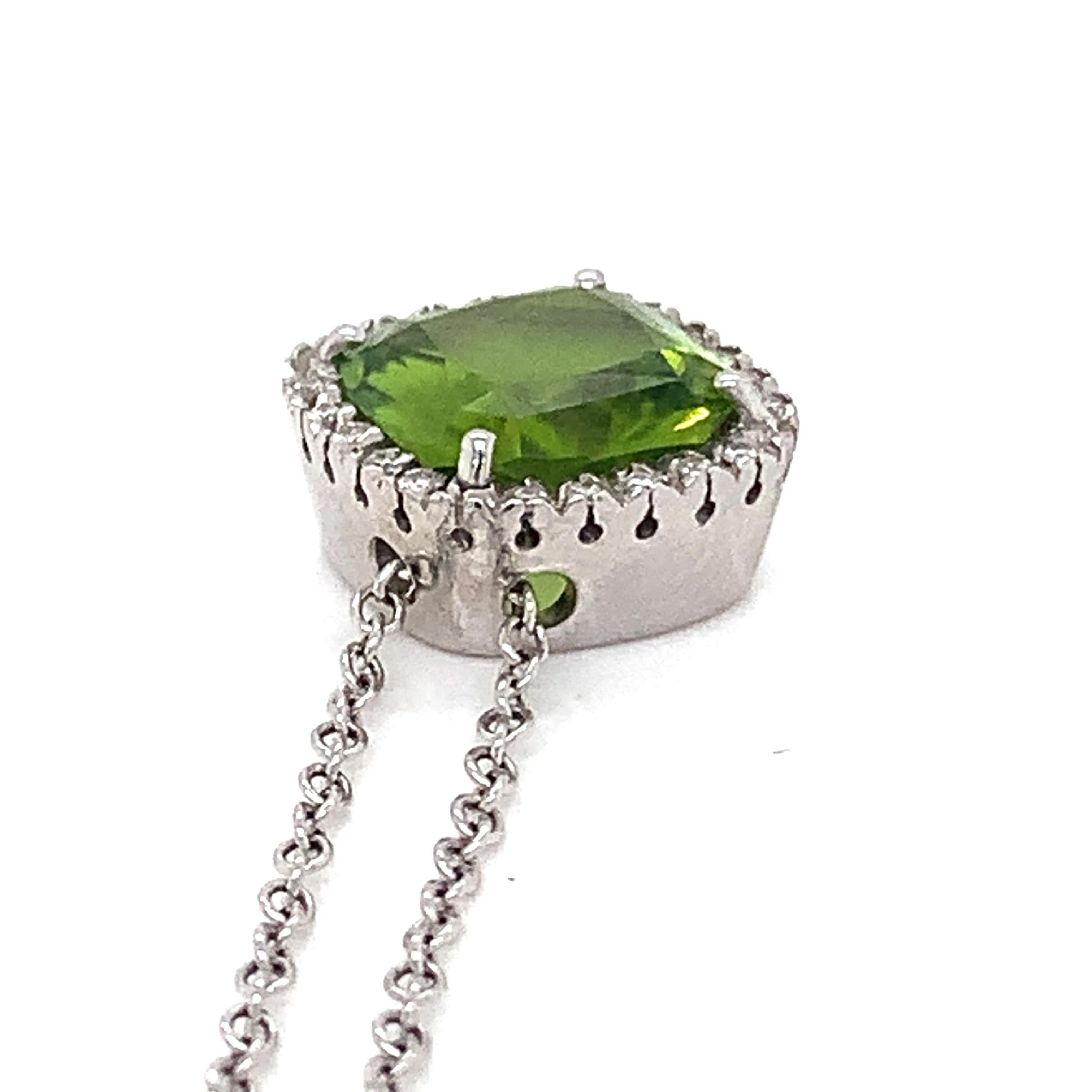 18 Karat White Gold Peridot and Diamond Garavelli Pendant with Necklace For Sale 1