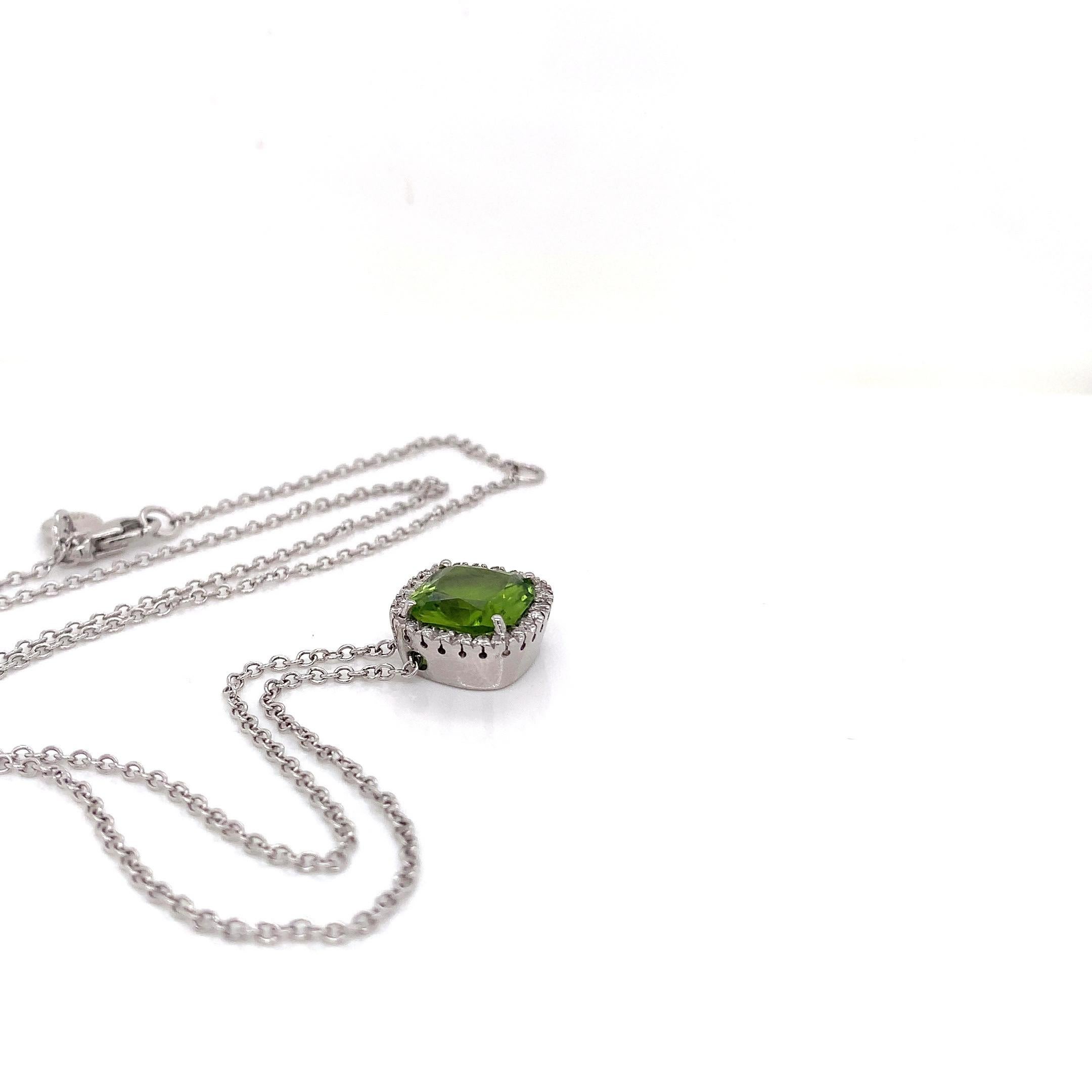 18 Karat White Gold Peridot and Diamond Garavelli Pendant with Necklace For Sale 4