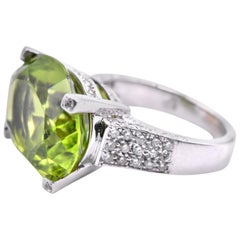 18 Karat White Gold Peridot and Diamond Ring