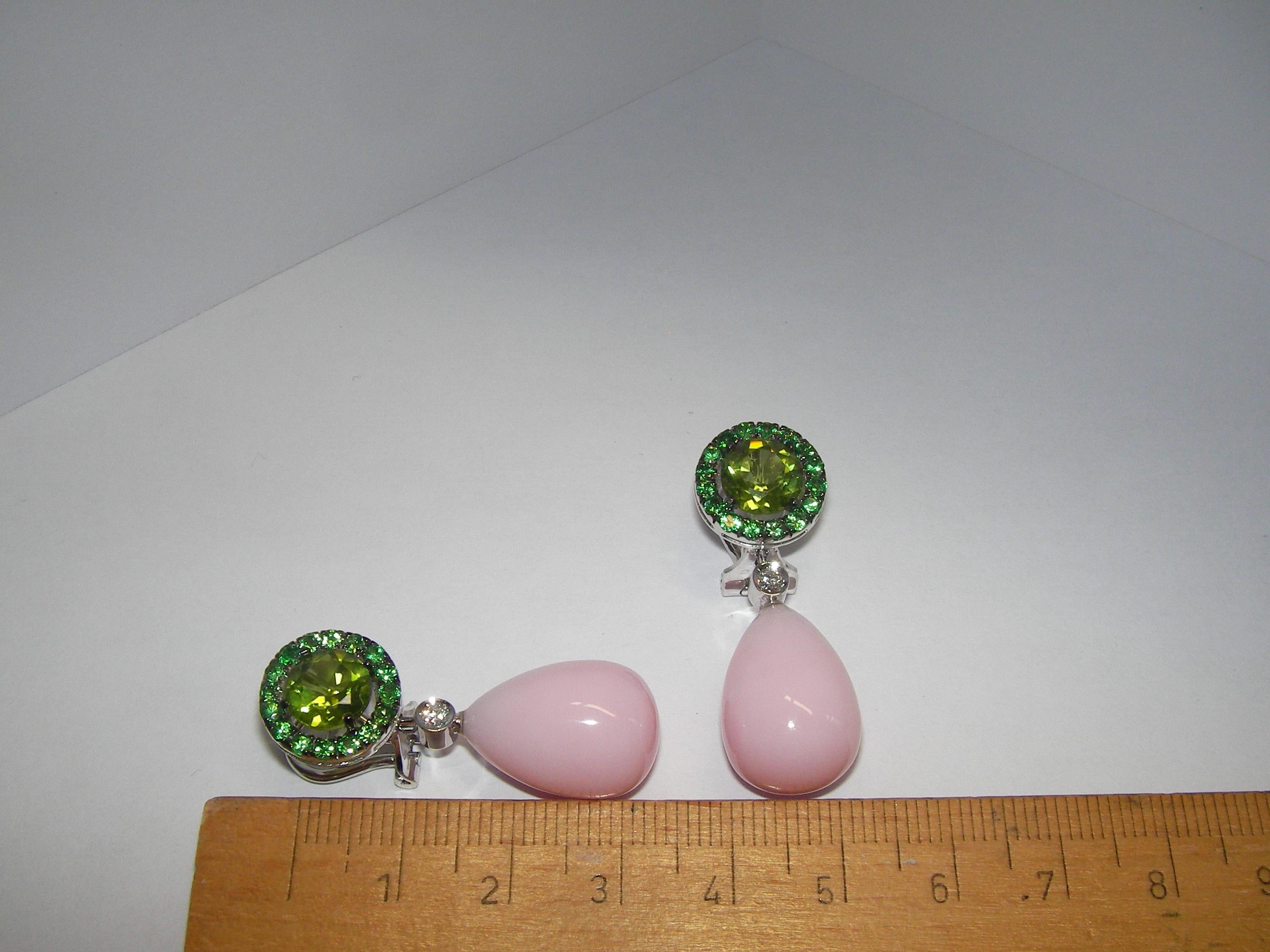 18 Karat White Gold Peridot Rose Opal Tsavorite and Diamond Dangle Earrings In New Condition In Duesseldorf, DE