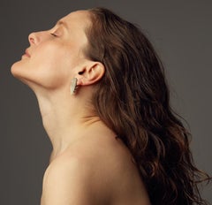 Boucles d'oreilles Persée en or blanc dix-huit carats avec cristaux de roche de l'artiste