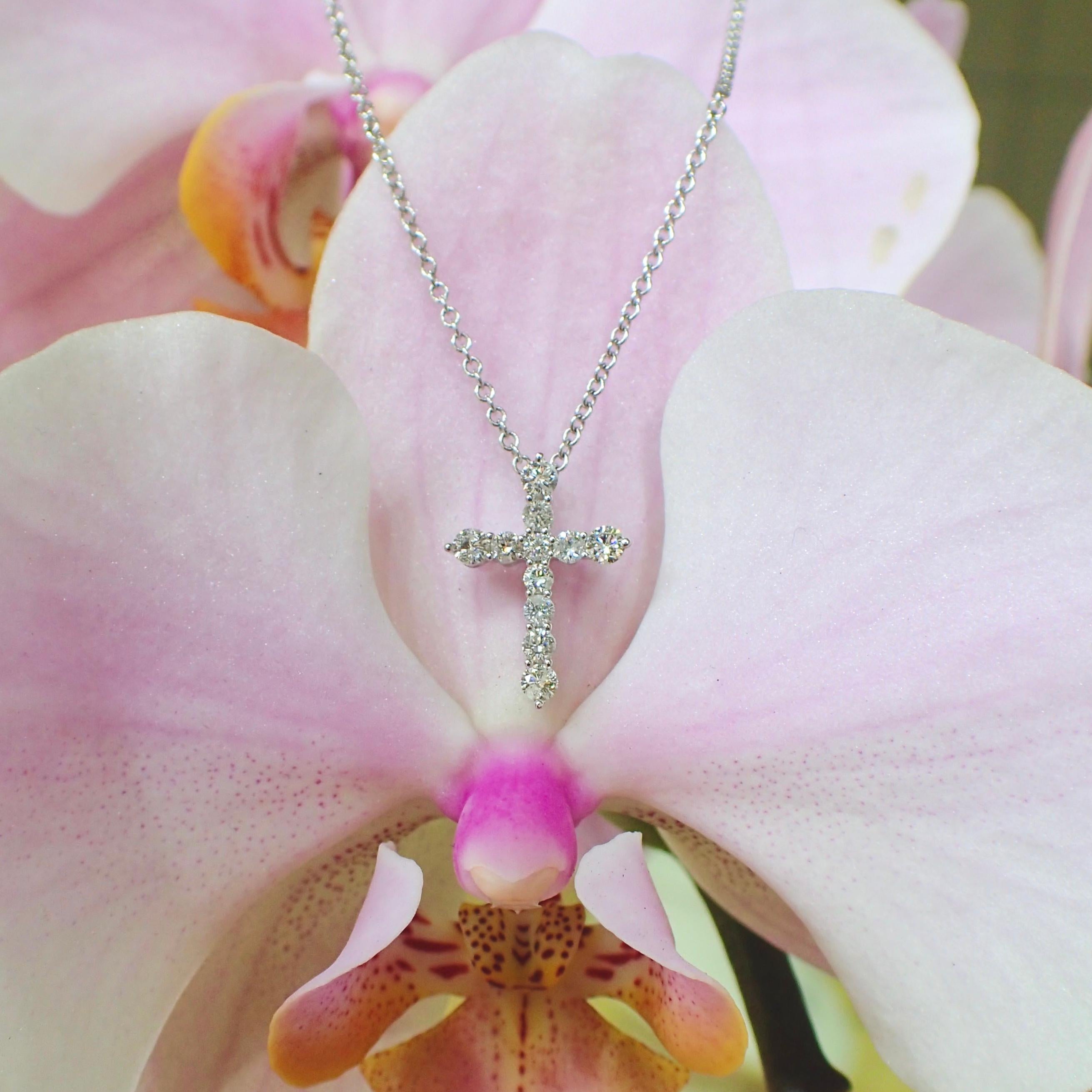 Round Cut 18 Karat White Gold Petite Cross Pendant Necklace 0.25 Carat of Diamond