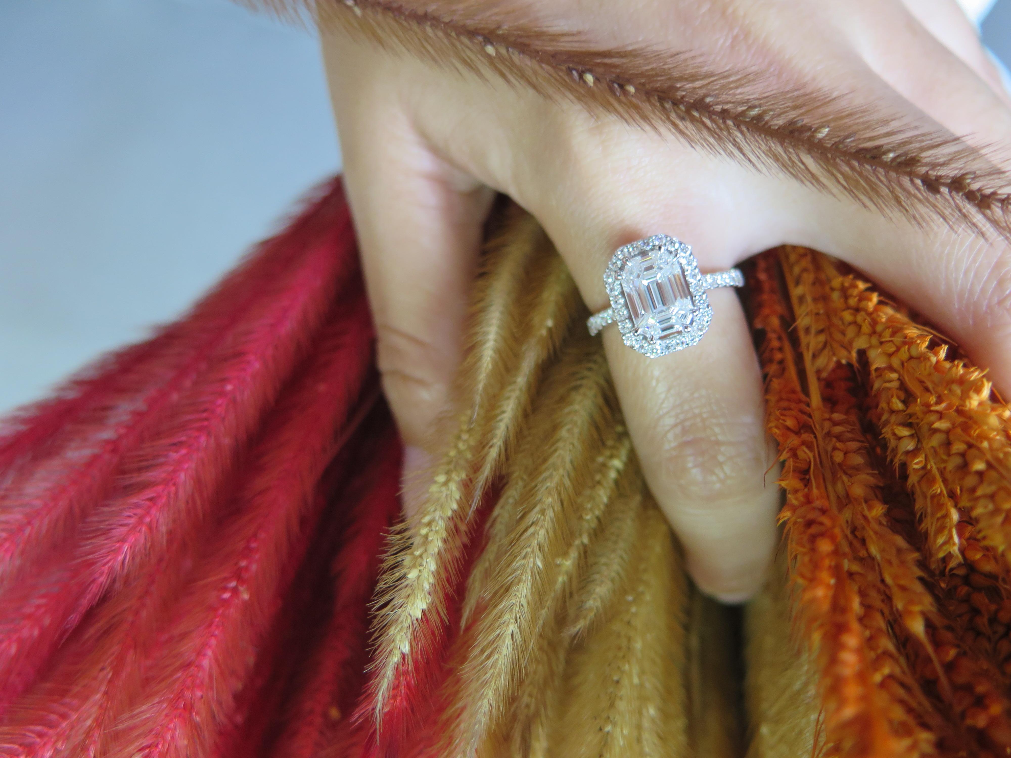 18 Karat White Gold Pie Cut Diamond Engagement Ring In New Condition For Sale In Bangkok, TH