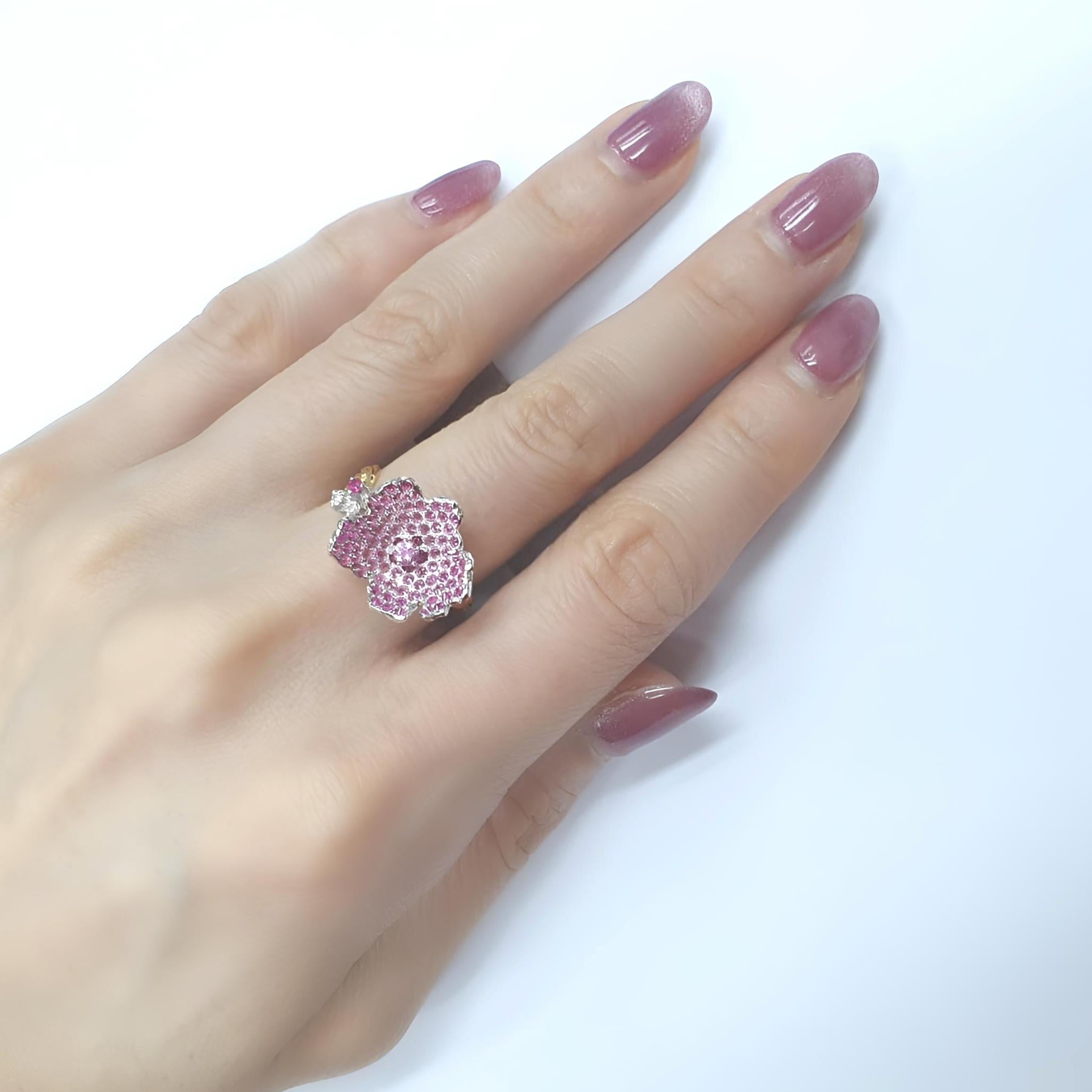Round Cut 18 Karat White Gold Pink Sapphire Flower Ring by MOISEIKIN For Sale