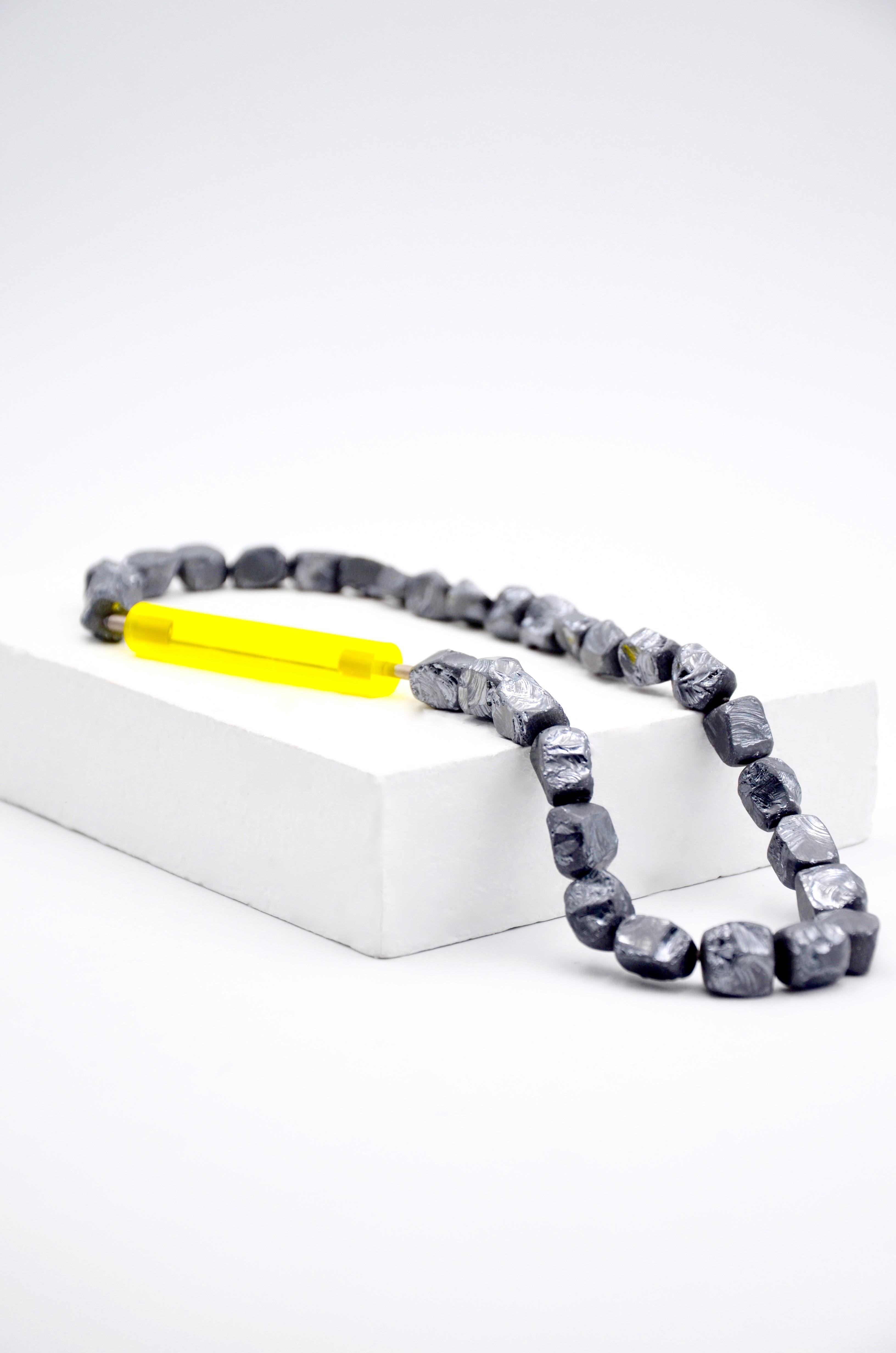 18 Karat White Gold Plexiglas Silicium Nuggets Necklace For Sale 1