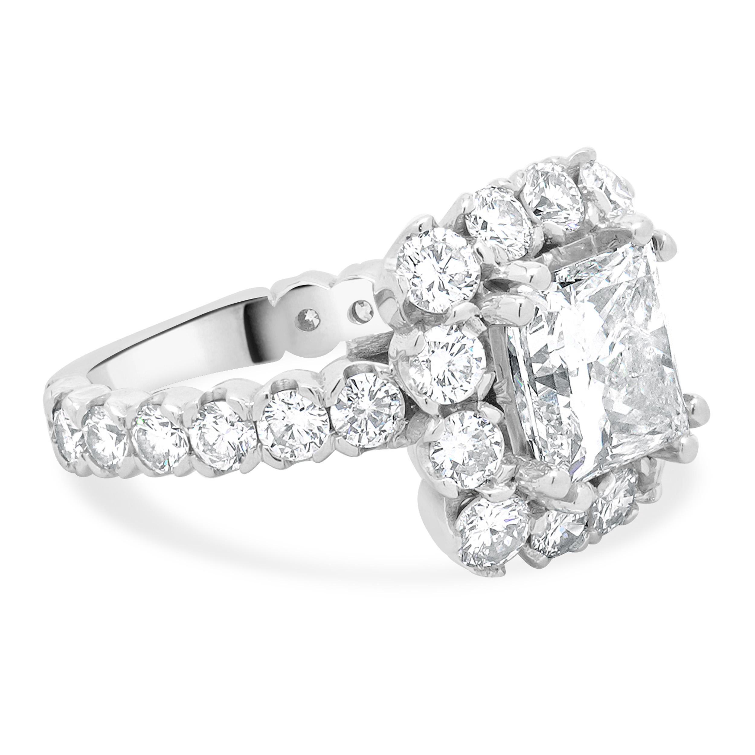 18 Karat White Gold Princess Cut Diamond Engagement Ring In Excellent Condition For Sale In Scottsdale, AZ