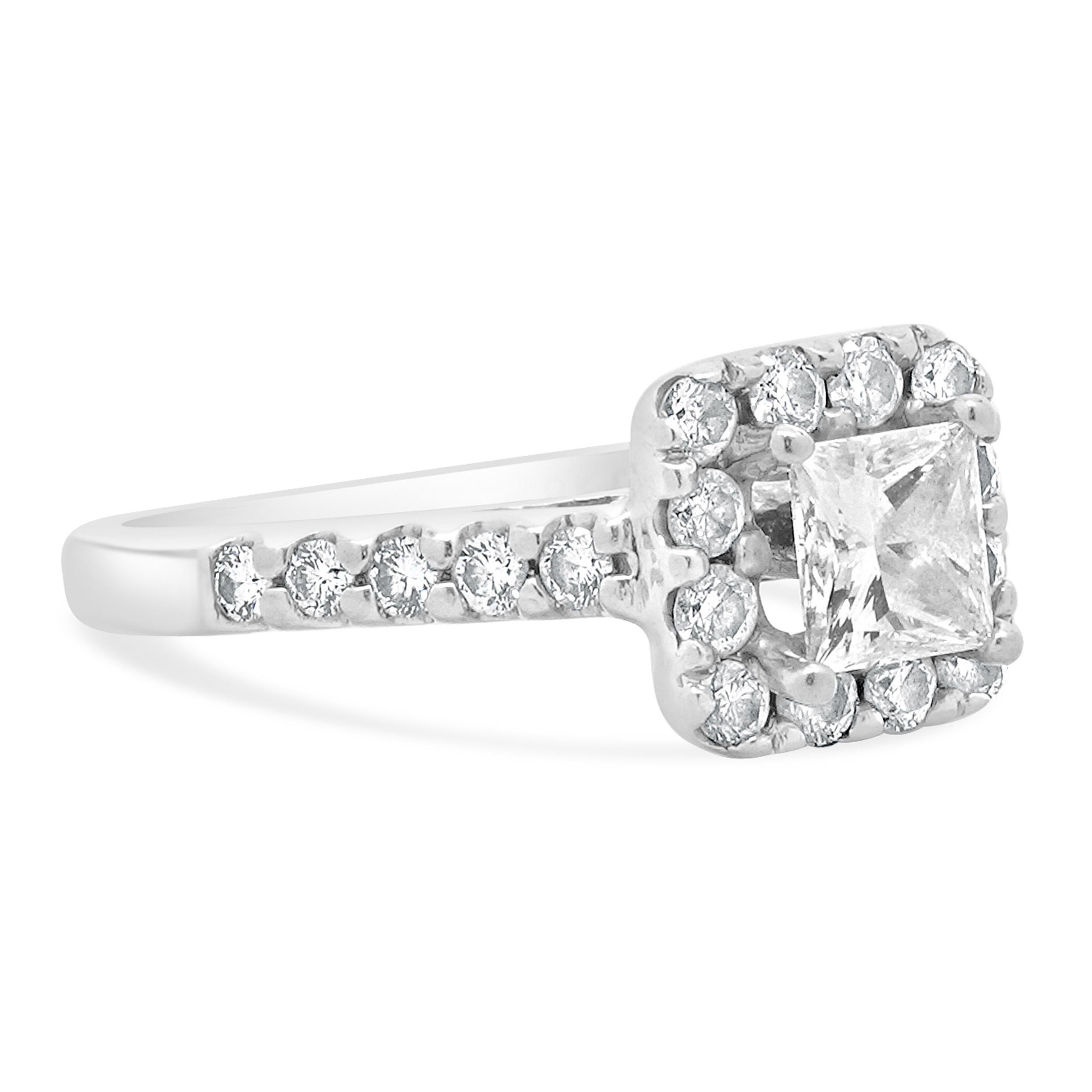 Anello di fidanzamento con diamante taglio principessa in oro bianco 18 carati In condizioni ottime in vendita a Scottsdale, AZ