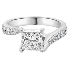 Bague de fiançailles en or blanc 18 carats avec diamant taille princesse
