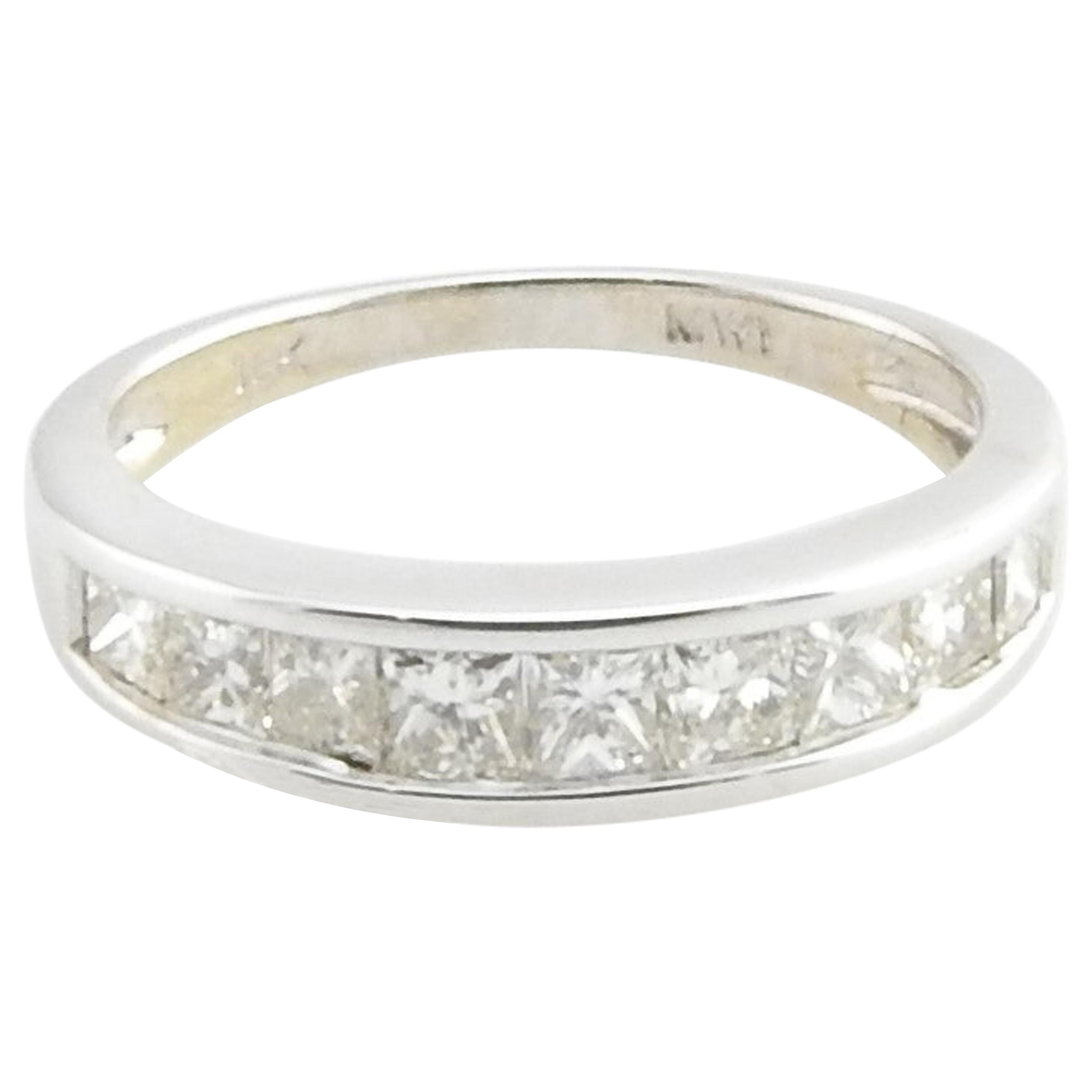 18 Karat Weißgold-Hochzeitsring mit Diamant im Prinzessinnenschliff im Angebot
