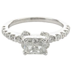 Bague de fiançailles en or blanc 18 carats avec diamant taille radiant