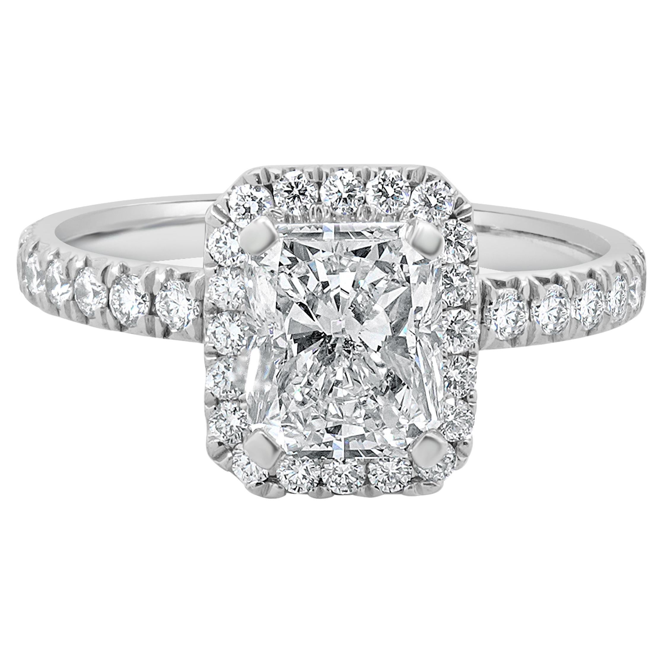 Bague de fiançailles en or blanc 18 carats avec diamant taille radiant