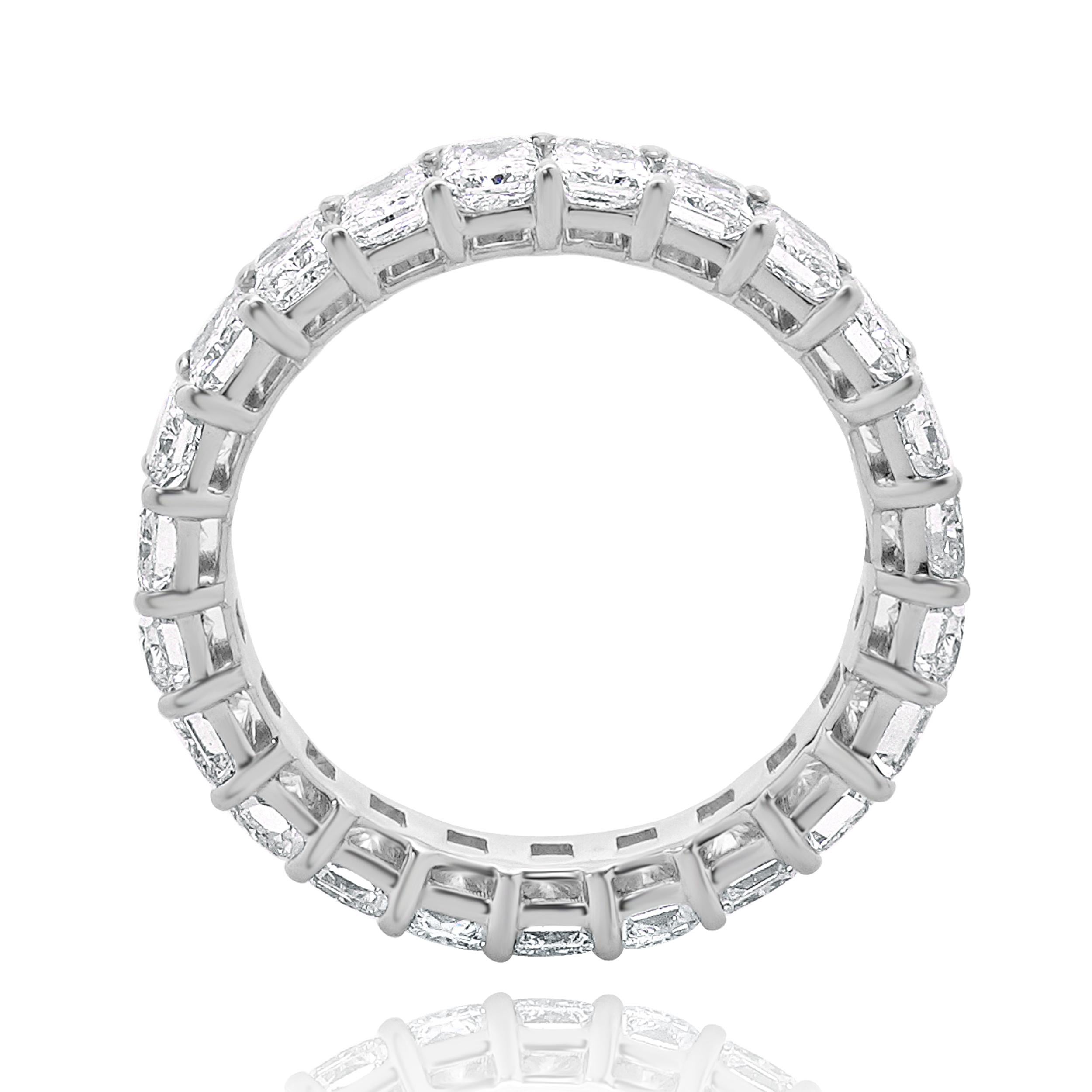 Taille radiant Bracelet éternel en or blanc 18 carats avec diamant radiant en vente