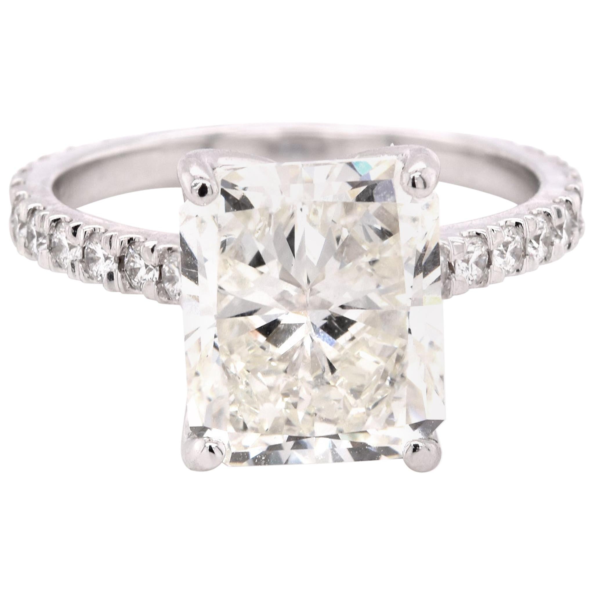 18 Karat White Gold Radiant Diamond Engagement Ring