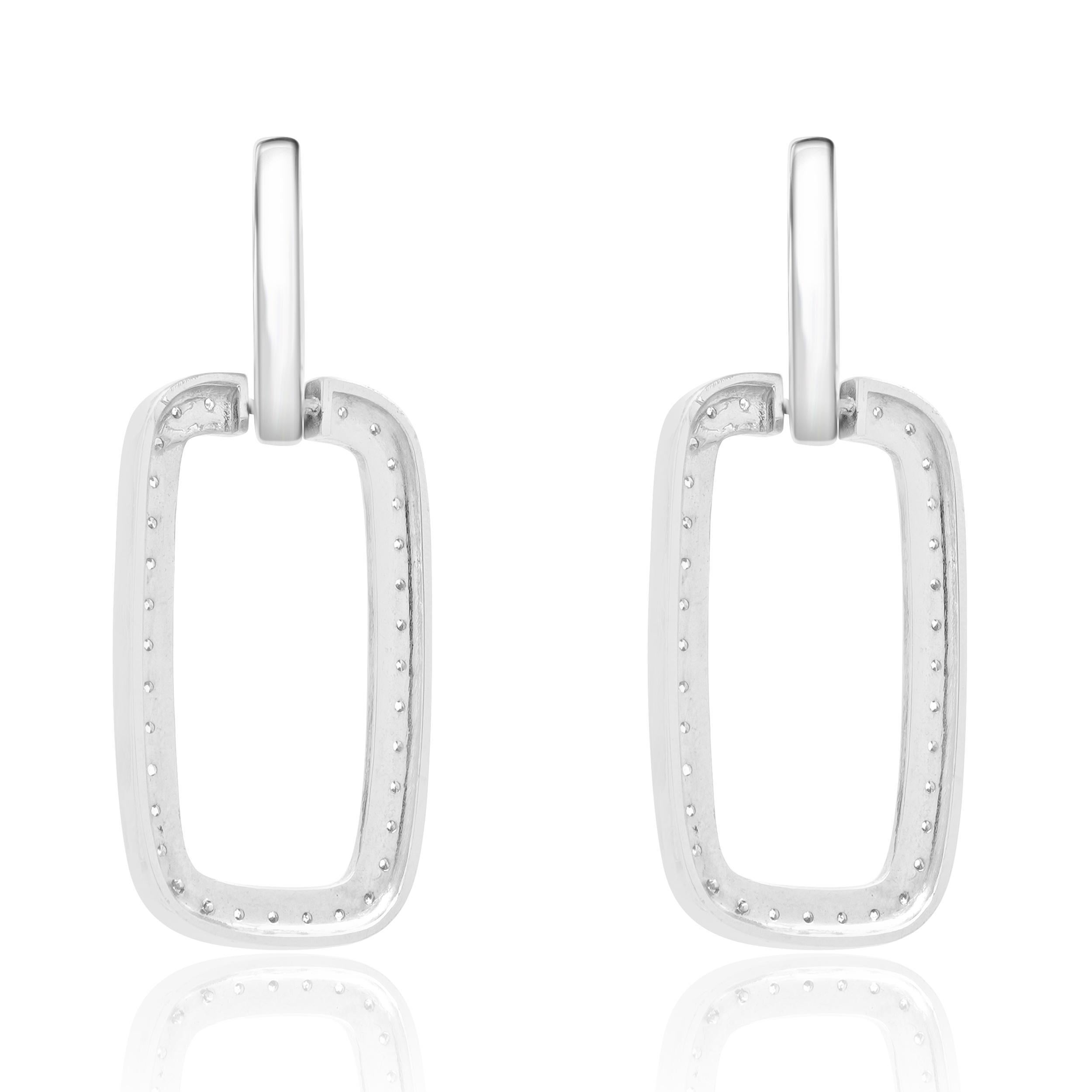 Designer: design personalizzato
Materiale: oro bianco 18 carati
Diamanti: taglio brillante rotondo = 4,10cttw
Colore: H
Chiarezza: SI1-2
Peso: 13,47 grammi