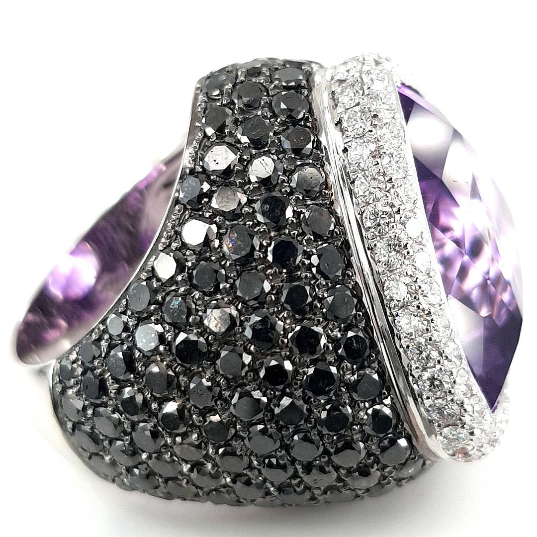 18kt White Gold Ring, 9ct Black and White Diamonds and 25ct Amethyst For Sale 3
