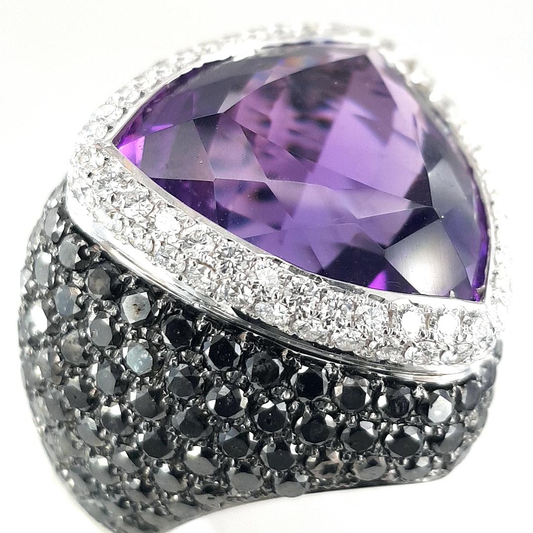 18kt White Gold Ring, 9ct Black and White Diamonds and 25ct Amethyst For Sale 12