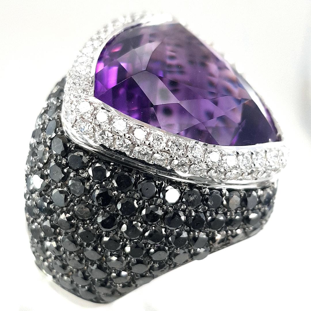 18kt White Gold Ring, 9ct Black and White Diamonds and 25ct Amethyst For Sale 8