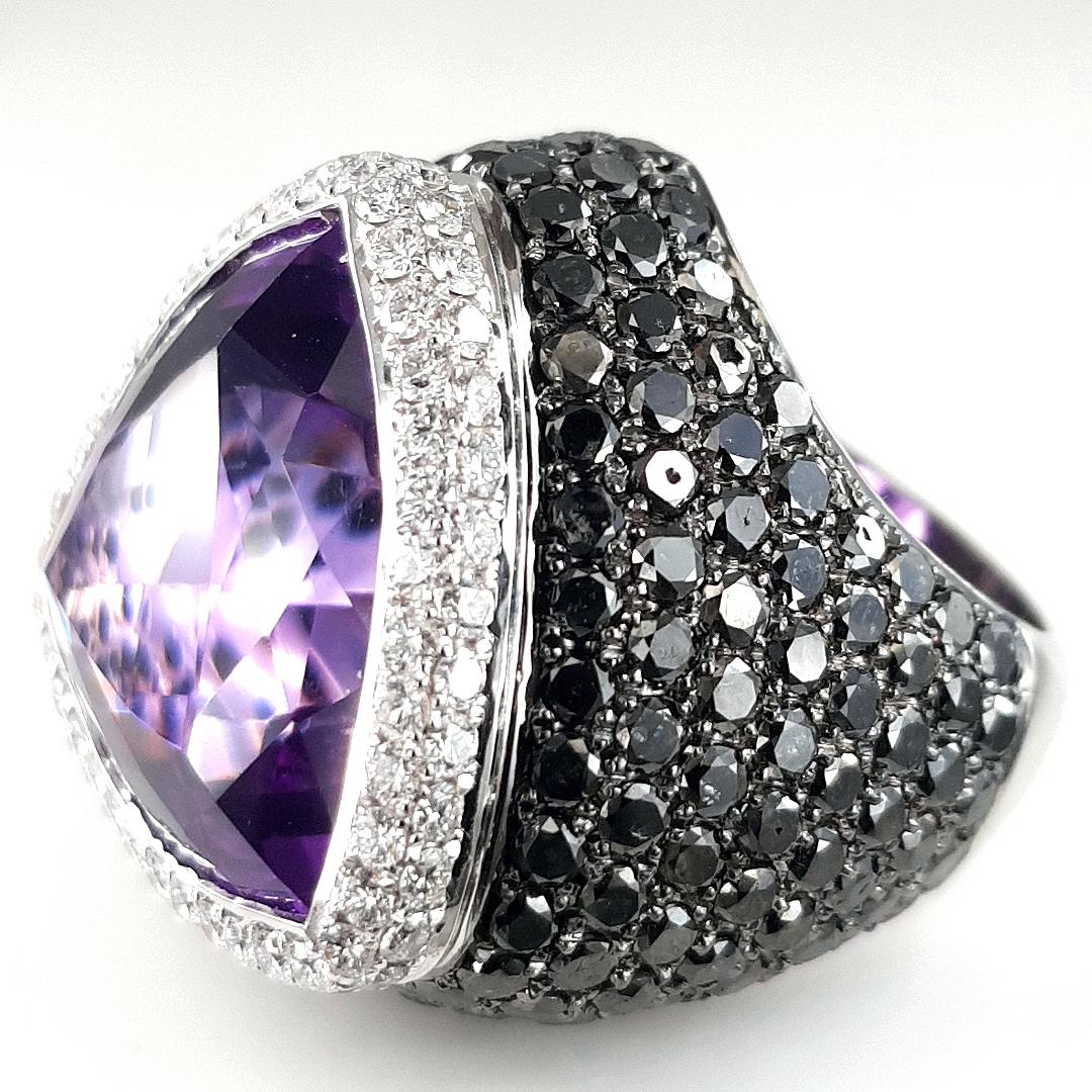 Brilliant Cut 18kt White Gold Ring, 9ct Black and White Diamonds and 25ct Amethyst For Sale