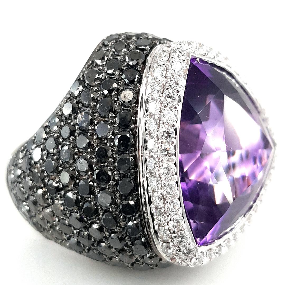 18kt White Gold Ring, 9ct Black and White Diamonds and 25ct Amethyst For Sale 4