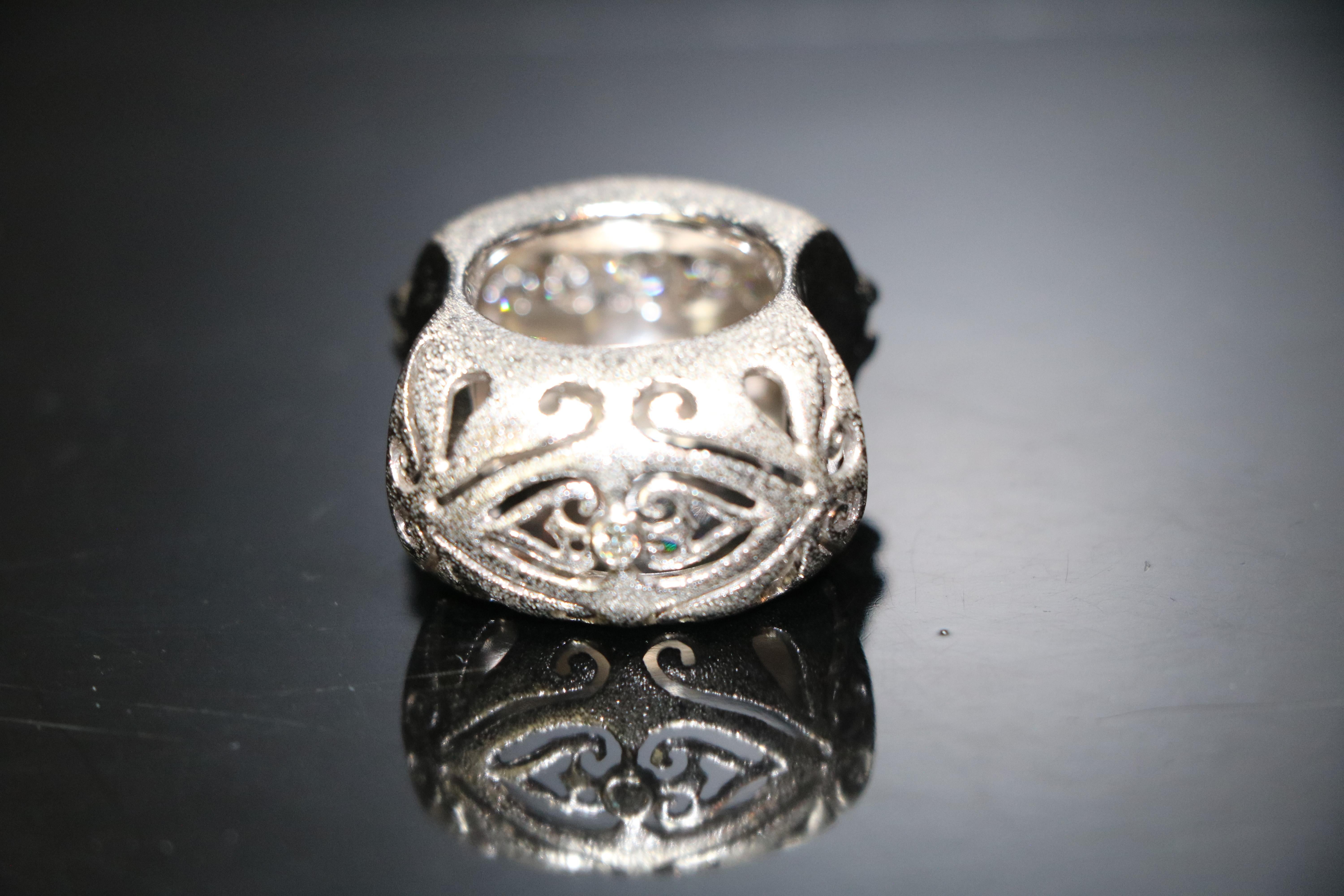 Bague en or blanc 18 carats en vente 5