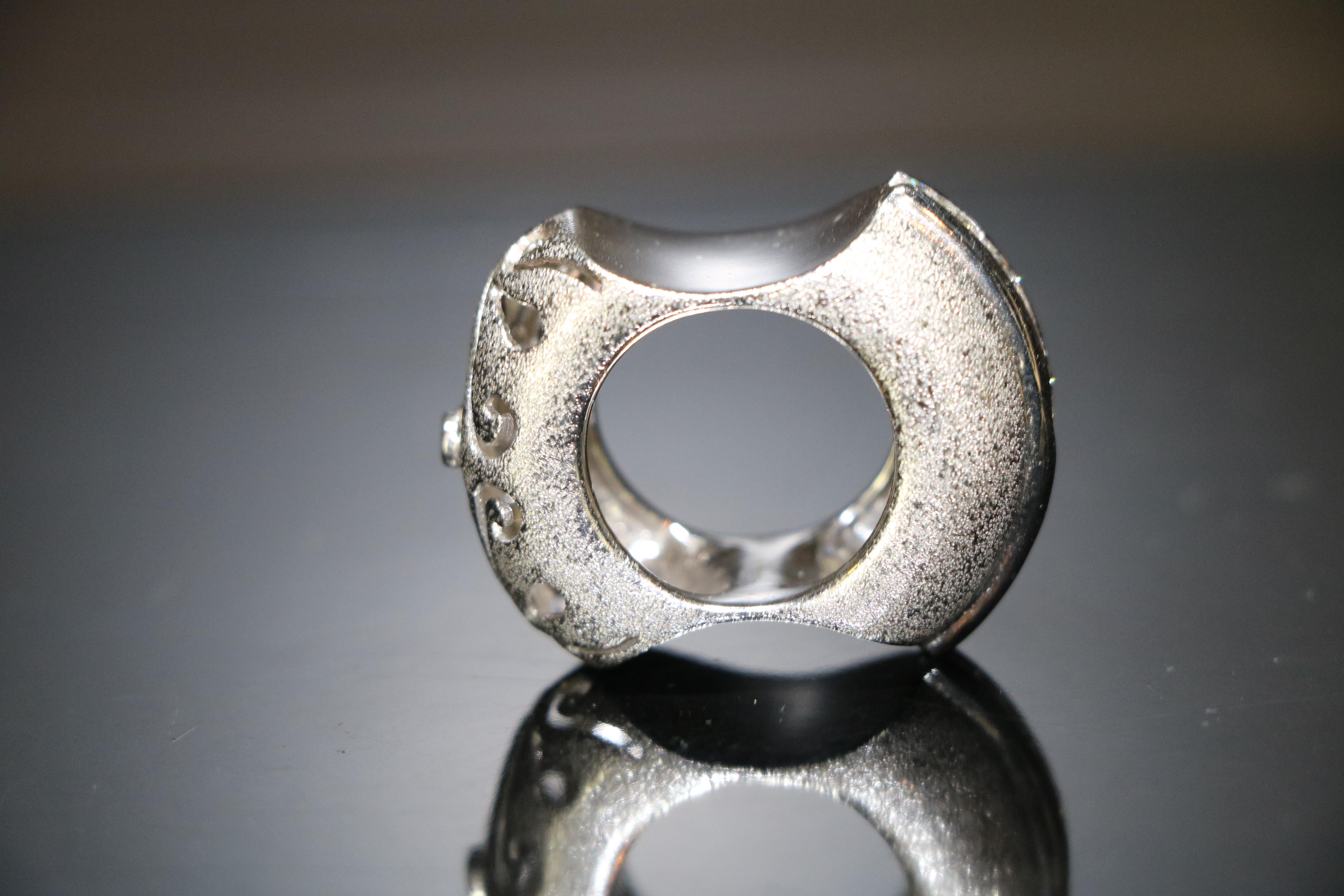 Bague en or blanc 18 carats en vente 6