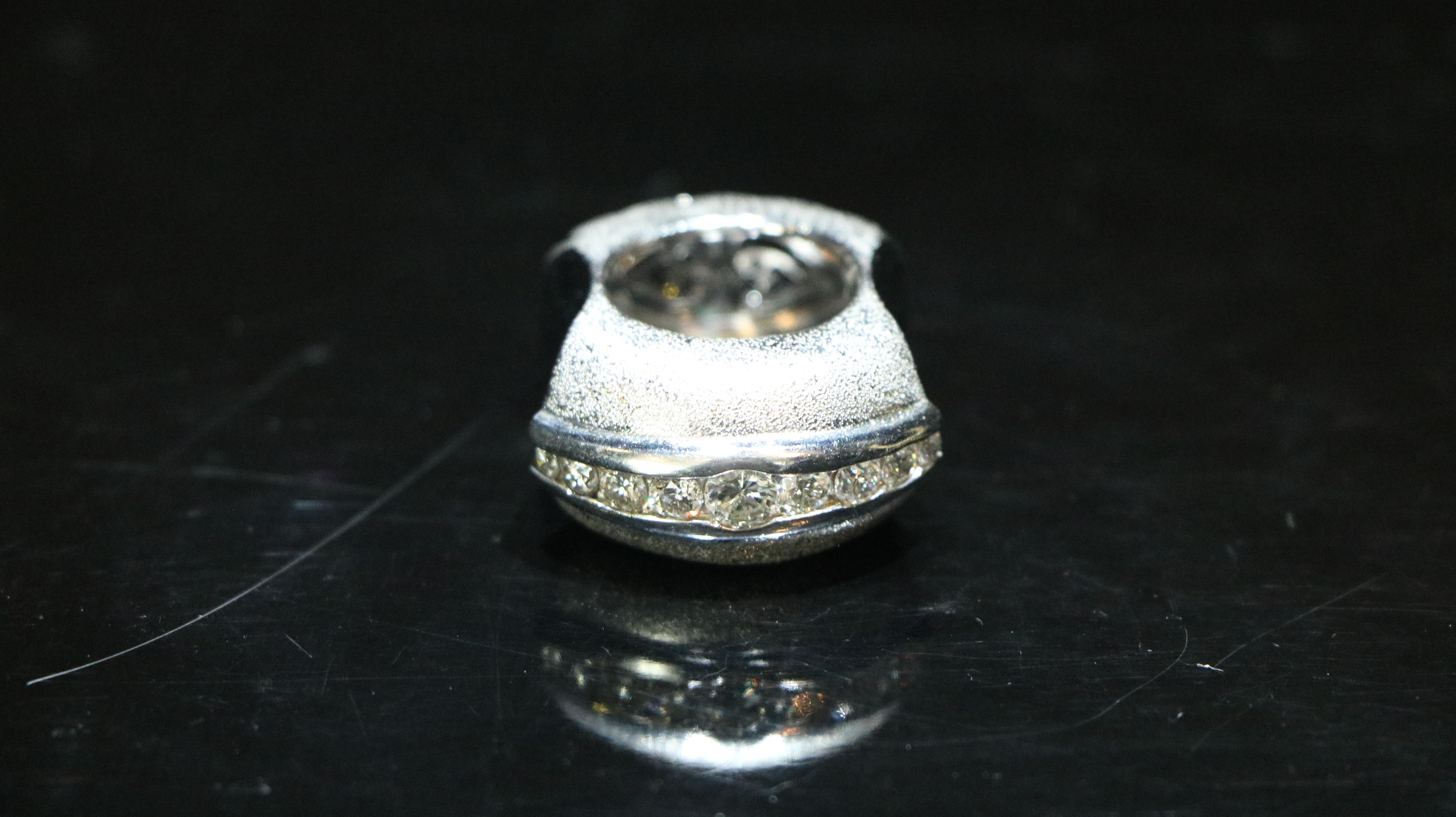 Taille ronde Bague en or blanc 18 carats en vente